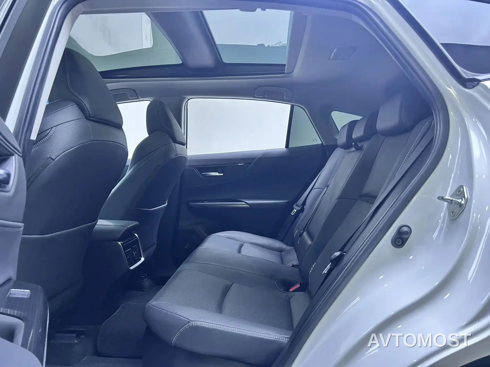 Toyota Venza 2022 Dual Engine 2.5L CVT 4WD Supreme — фото 6