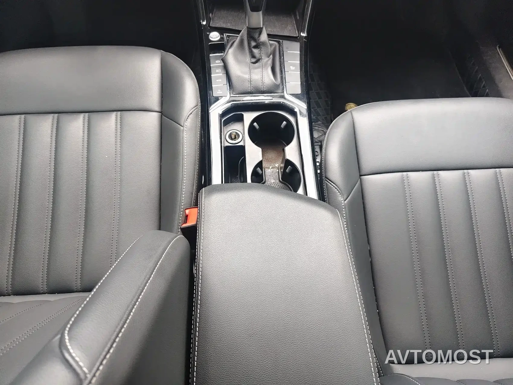 Volkswagen Passat New Energy 2022 430PHEV Hybrid Business Edition — фото 4
