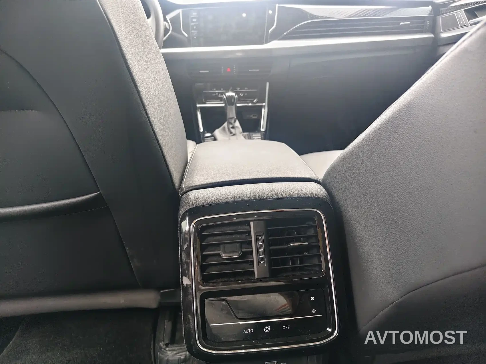 Volkswagen Passat New Energy 2022 430PHEV Hybrid Business Edition — фото 6