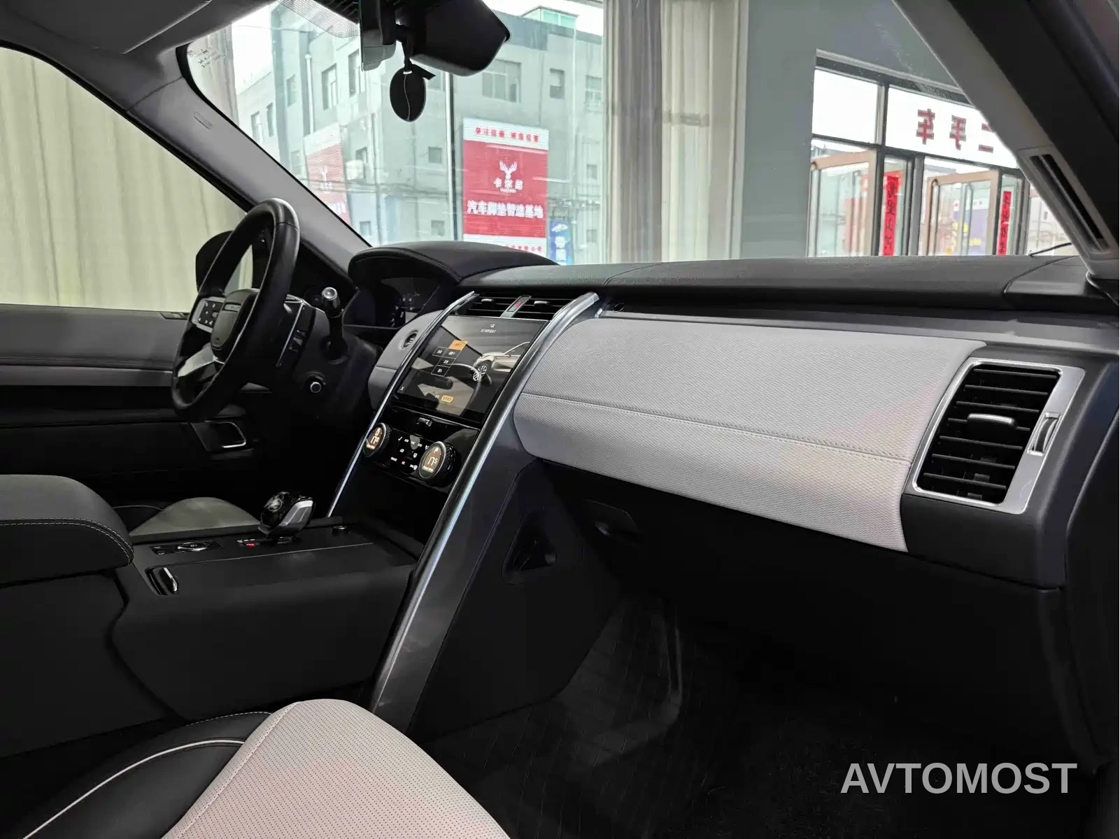 Land Rover Discovery 2021 360PS R-Dynamic HSE — фото 4