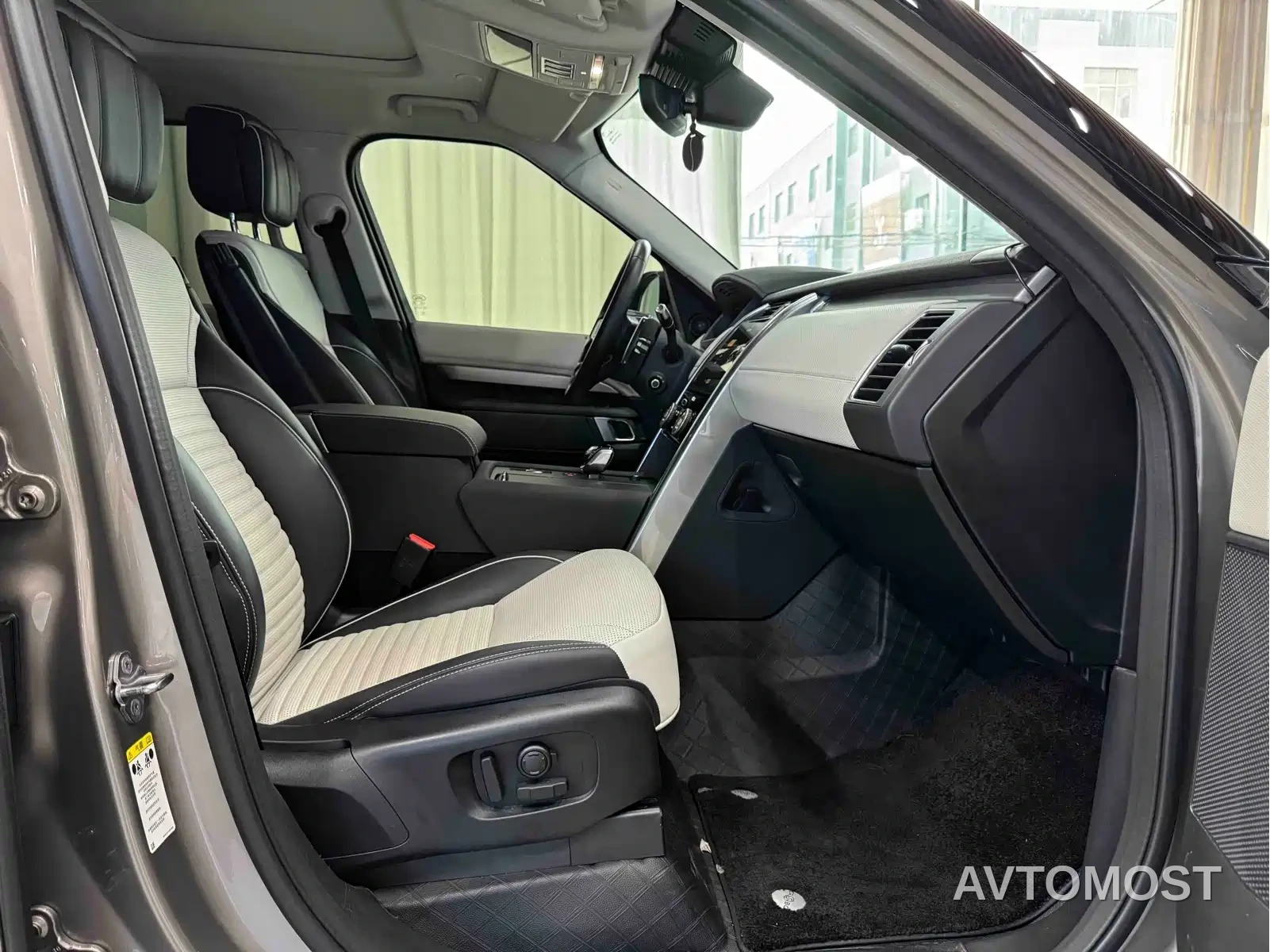 Land Rover Discovery 2021 360PS R-Dynamic HSE — фото 5