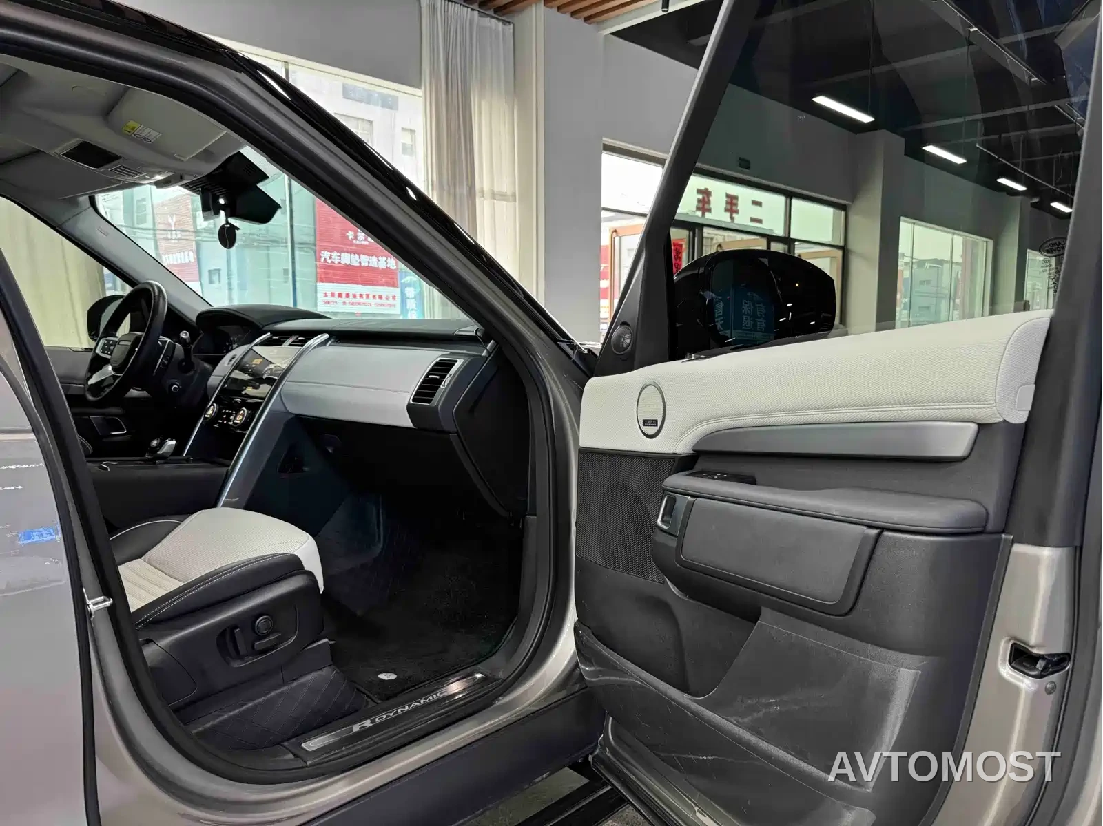 Land Rover Discovery 2021 360PS R-Dynamic HSE — фото 6