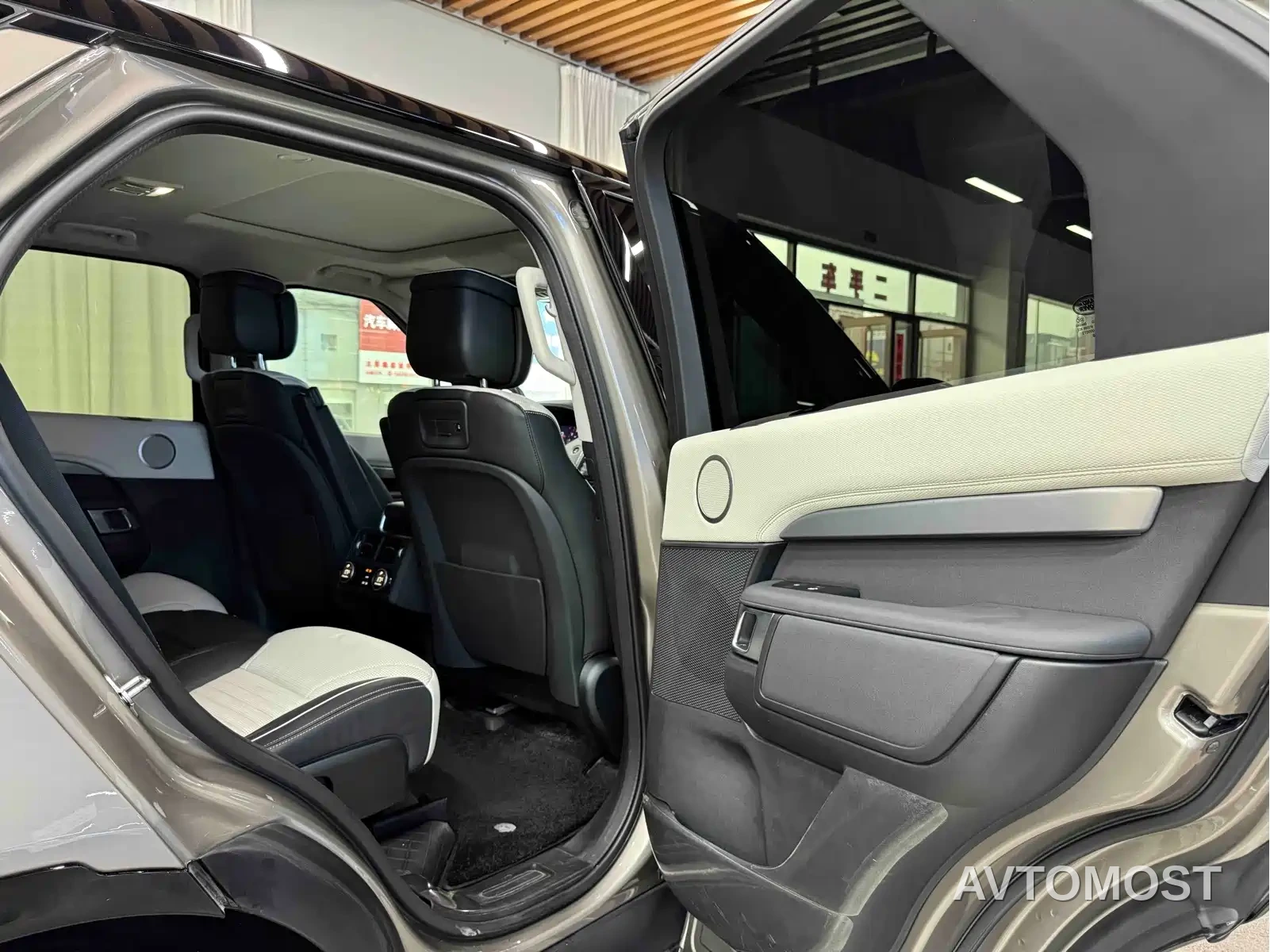 Land Rover Discovery 2021 360PS R-Dynamic HSE — фото 7