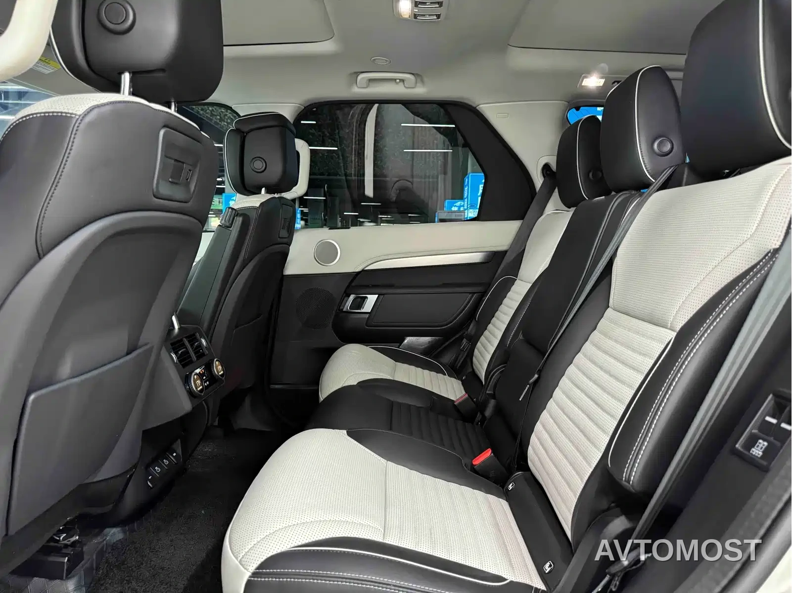 Land Rover Discovery 2021 360PS R-Dynamic HSE — фото 8