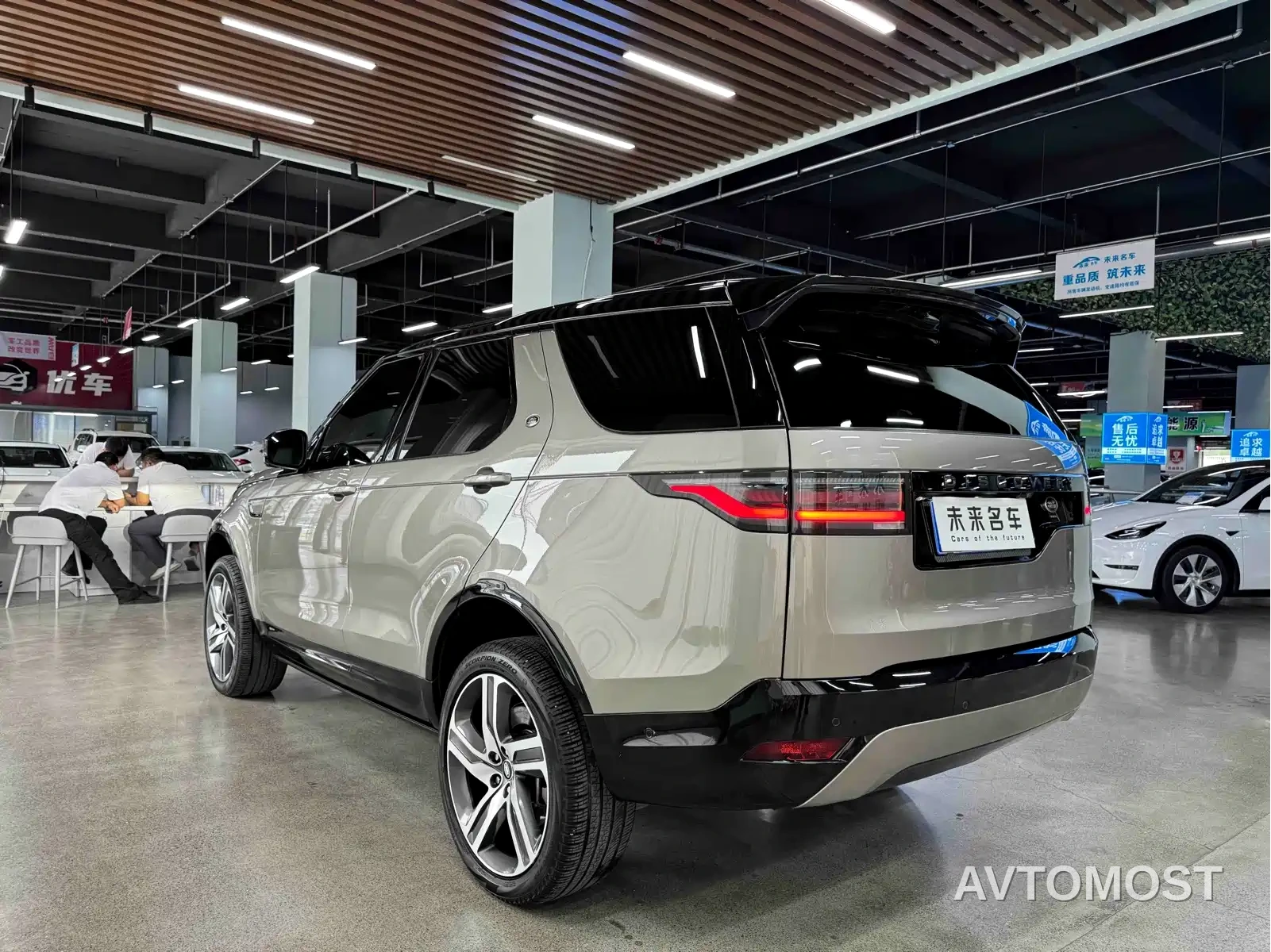 Land Rover Discovery 2021 360PS R-Dynamic HSE — фото 12