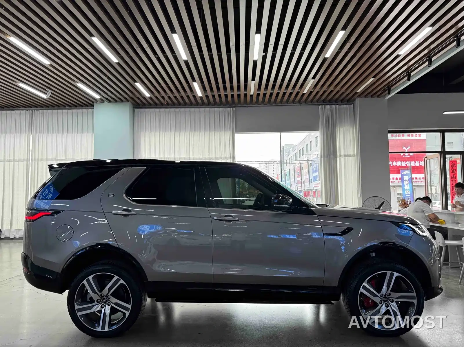 Land Rover Discovery 2021 360PS R-Dynamic HSE — фото 15