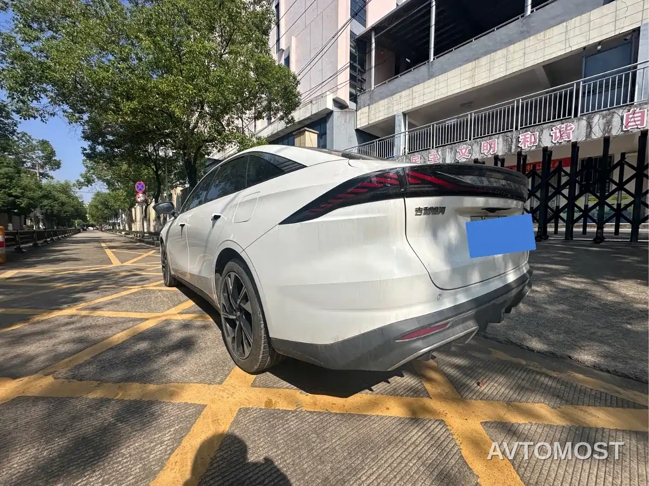 Geely Galaxy L6 2024 125km PLUS Soaring Dragon Edition — фото 7