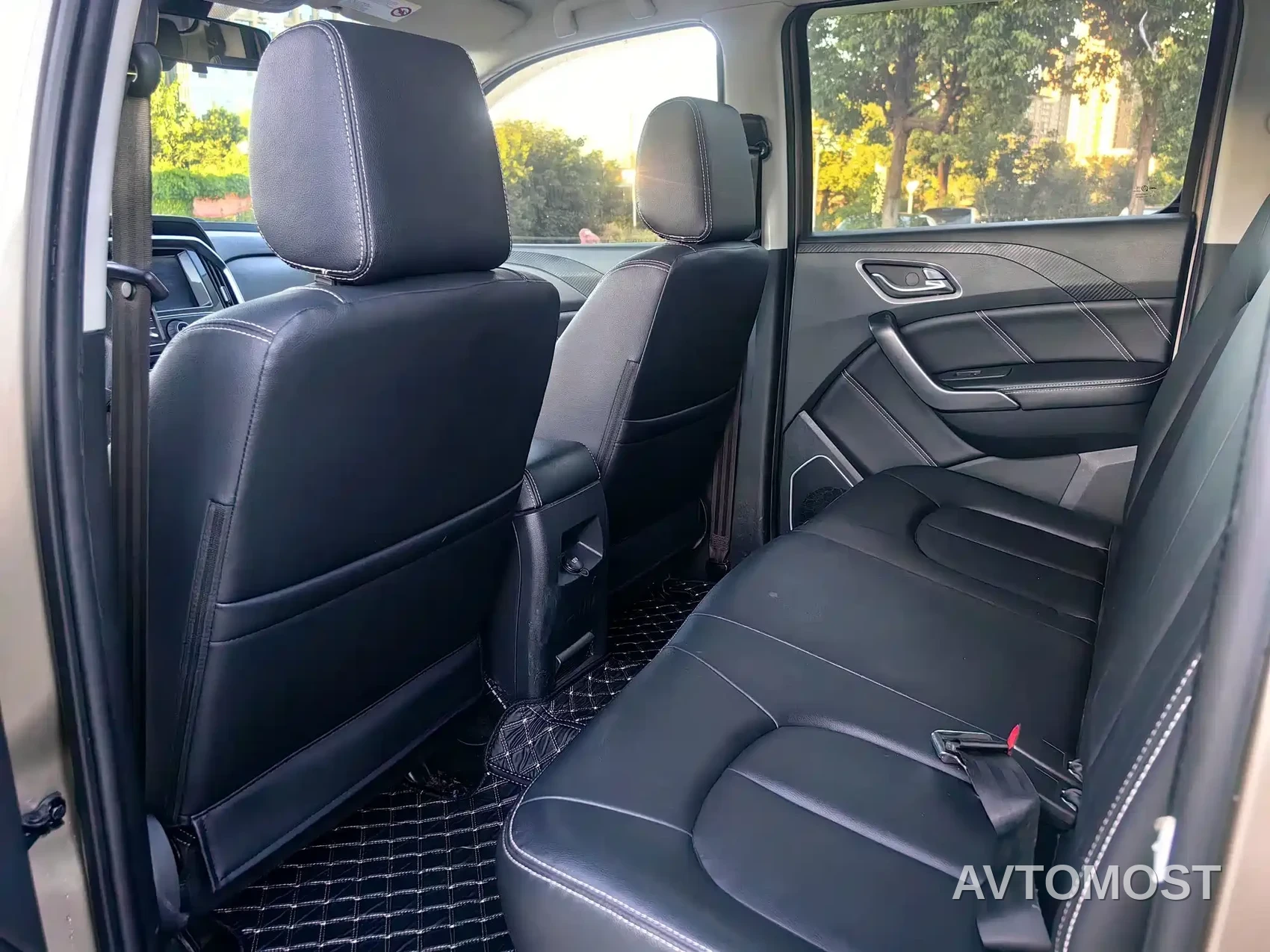 Jiangling Yuhu 7 2020 Model 2.0T Diesel Automatic 2WD Comfort Long Wheelbase China VI JX4D20A6L — фото 9
