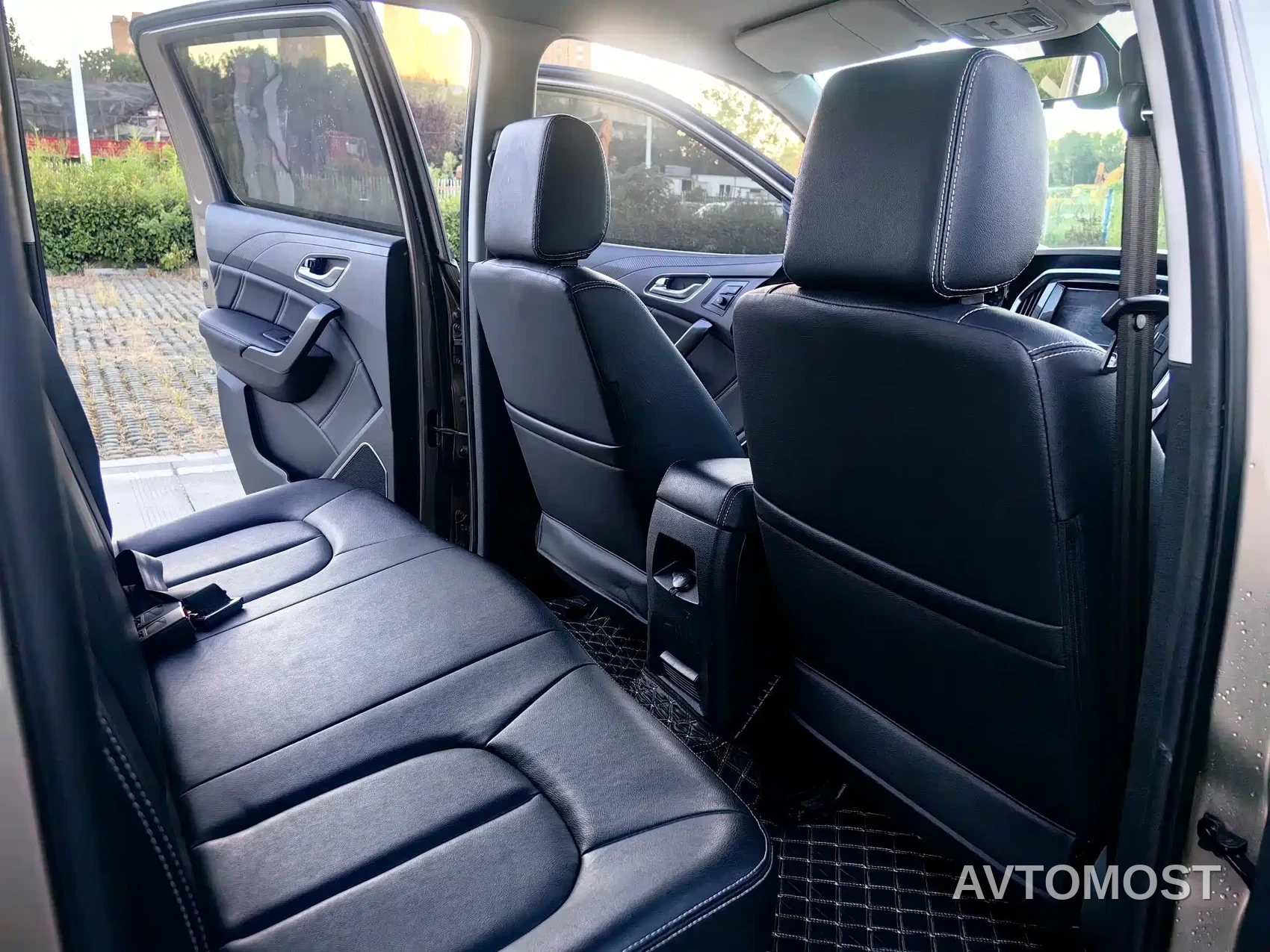 Jiangling Yuhu 7 2020 Model 2.0T Diesel Automatic 2WD Comfort Long Wheelbase China VI JX4D20A6L — фото 11