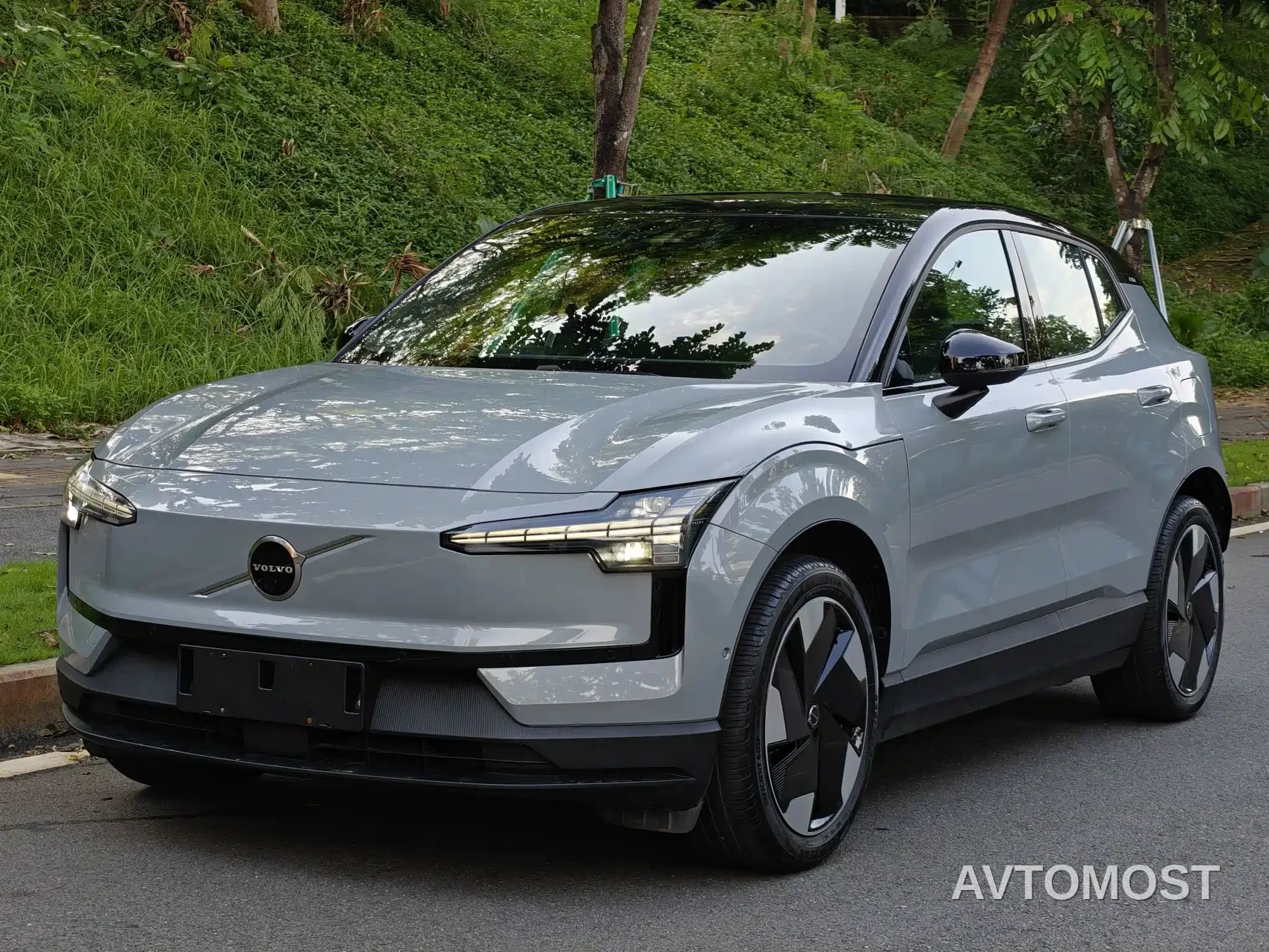Volvo EX30 2025 RWD Long Range Ultra — фото 1