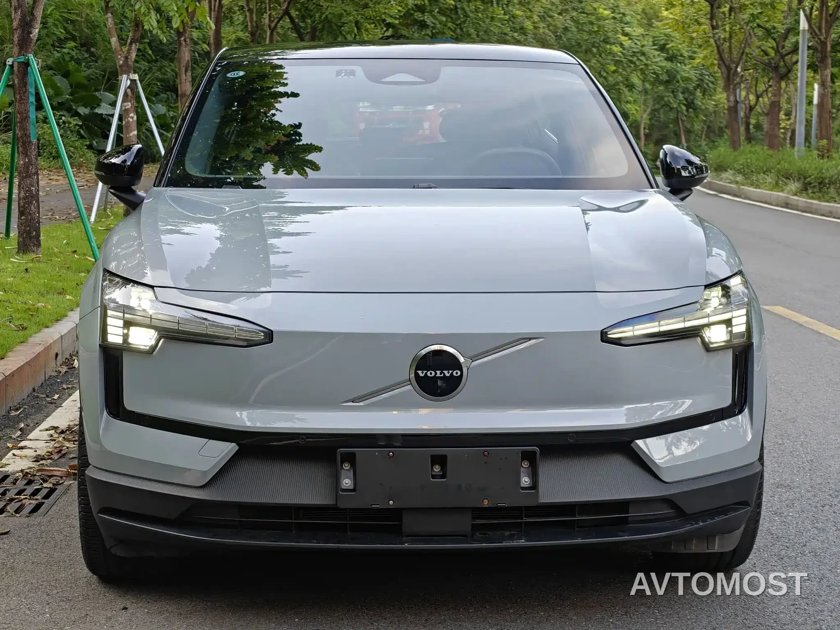 Volvo EX30 2025 RWD Long Range Ultra — фото 3