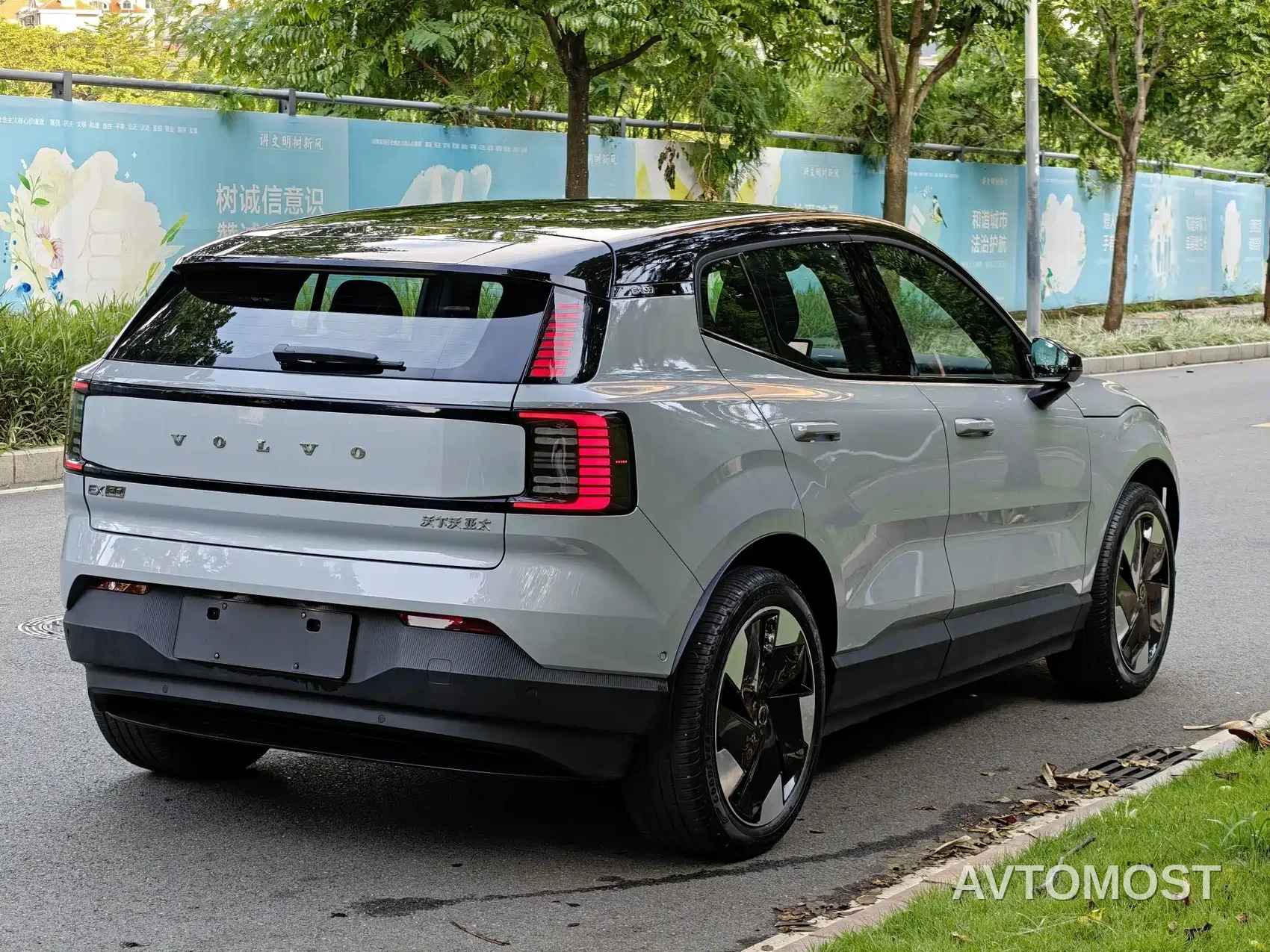 Volvo EX30 2025 RWD Long Range Ultra — фото 4