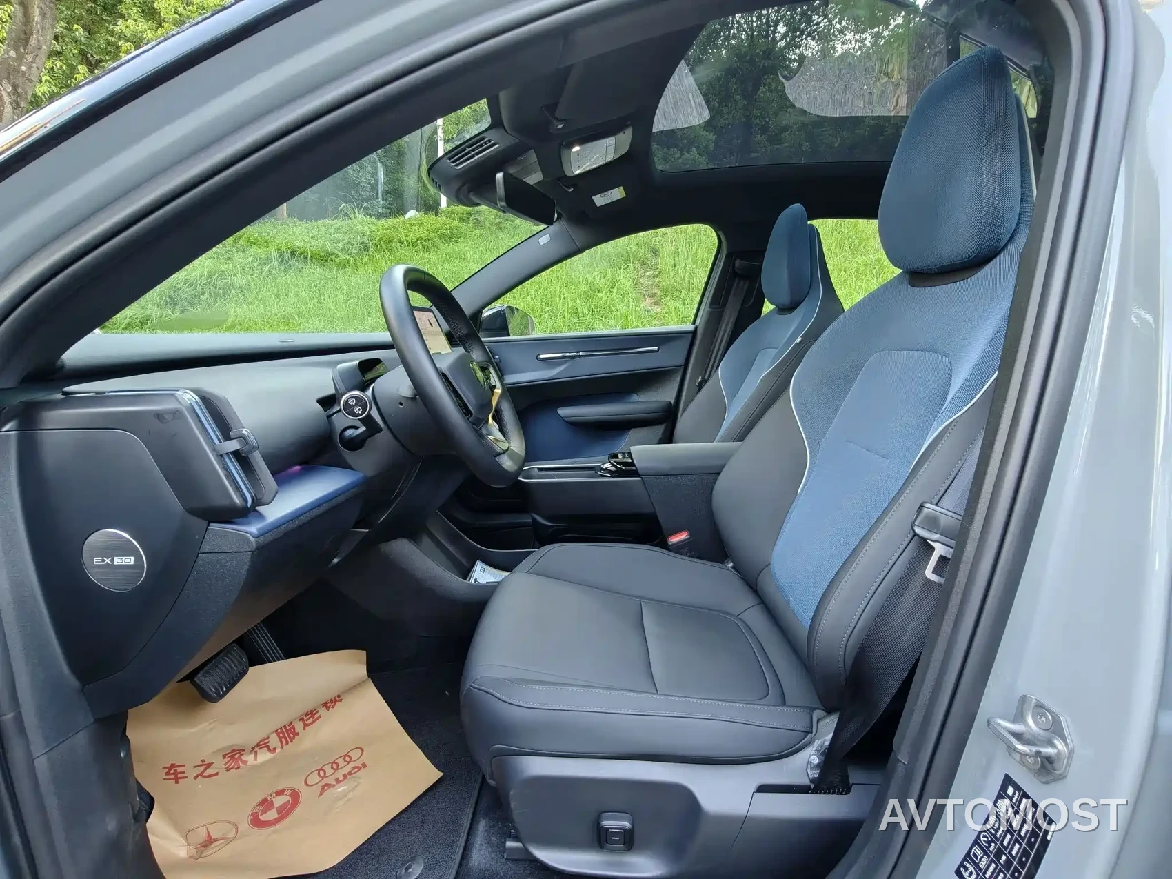 Volvo EX30 2025 RWD Long Range Ultra — фото 10