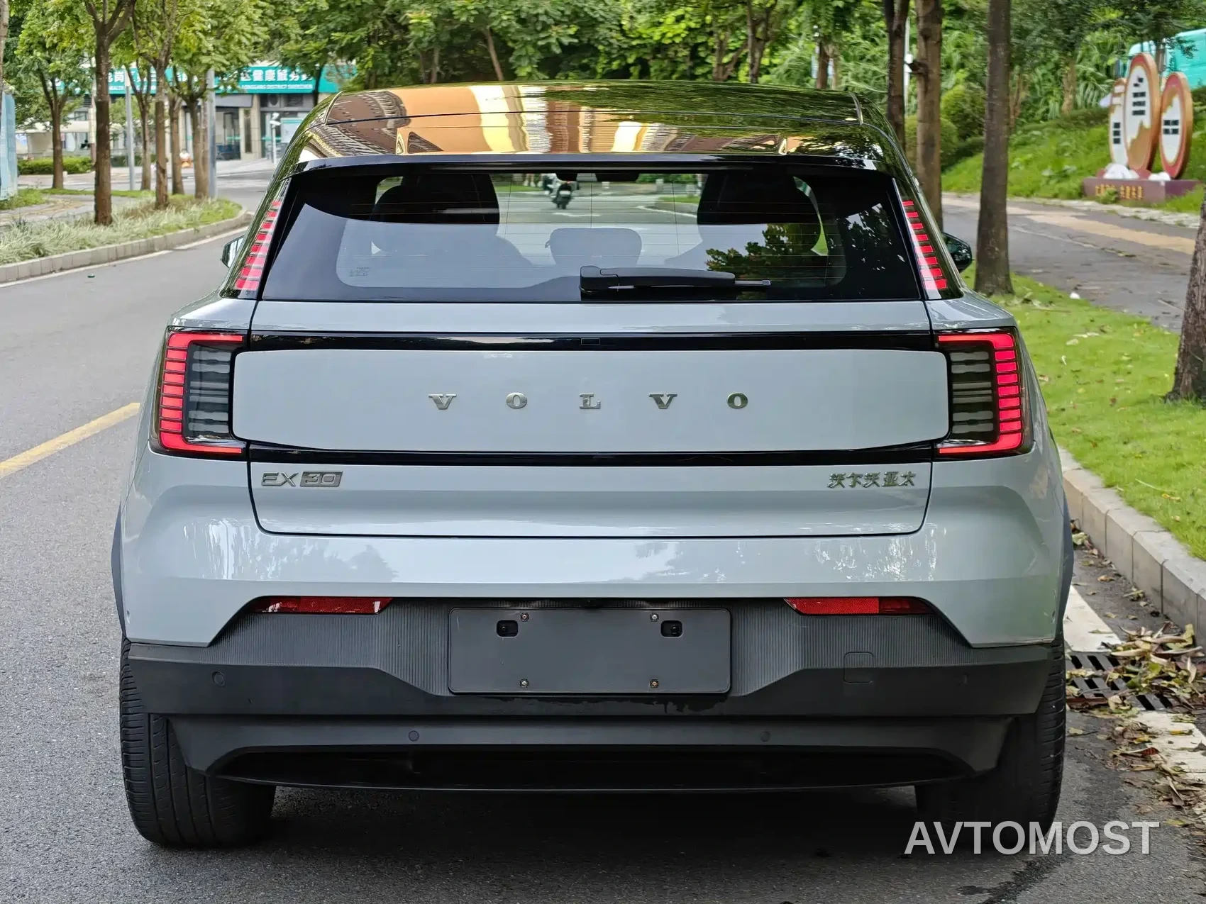 Volvo EX30 2025 RWD Long Range Ultra — фото 12