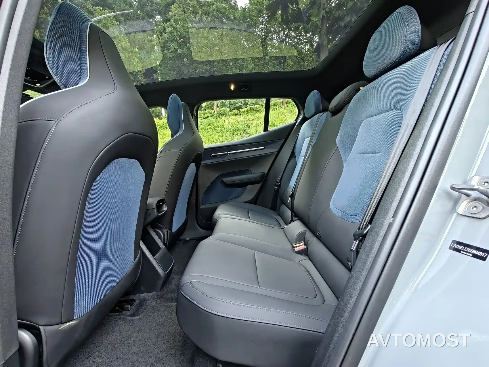 Volvo EX30 2025 RWD Long Range Ultra — фото 14