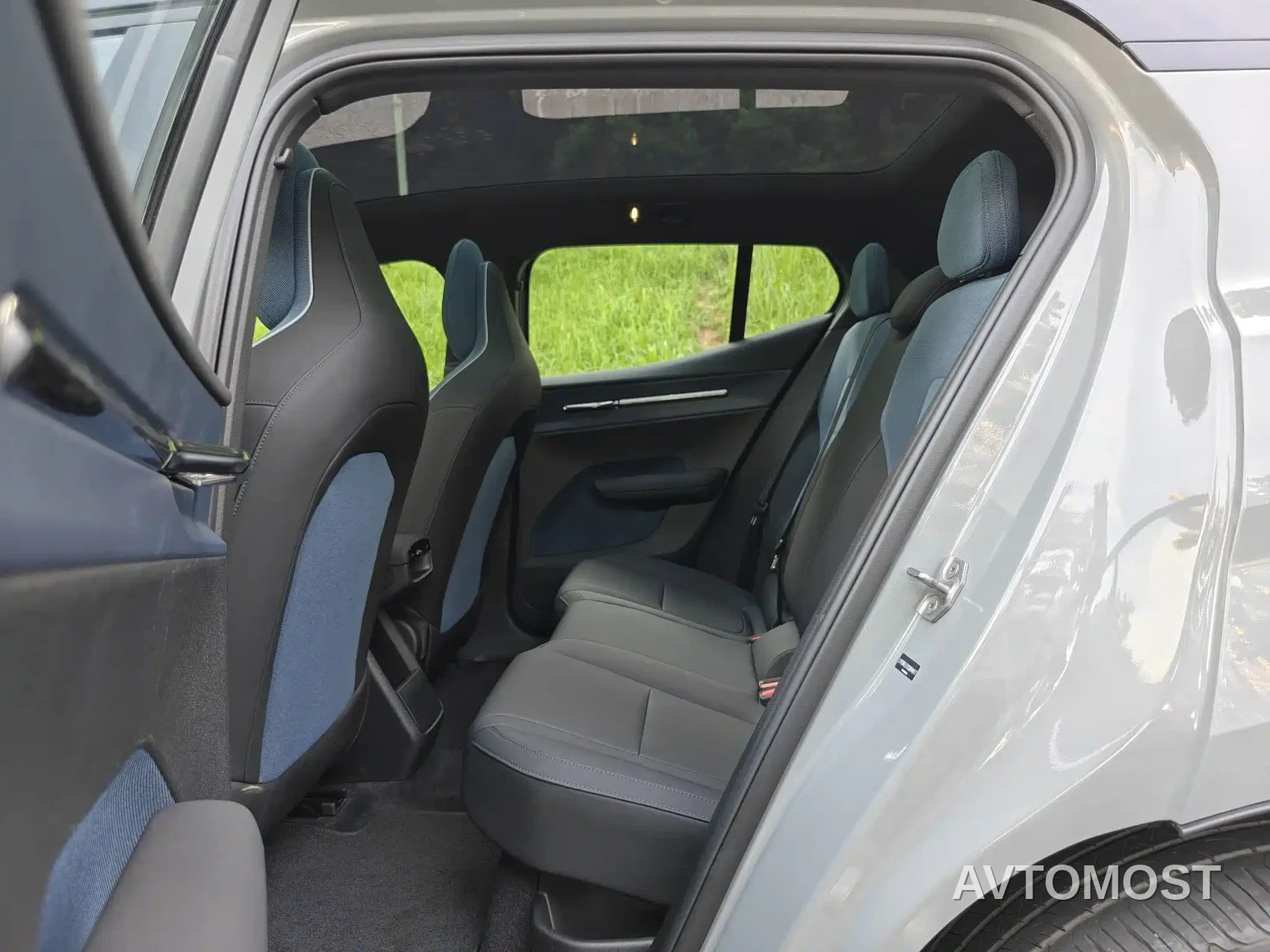 Volvo EX30 2025 RWD Long Range Ultra — фото 15