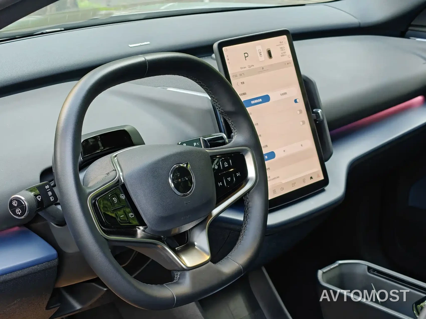 Volvo EX30 2025 RWD Long Range Ultra — фото 16