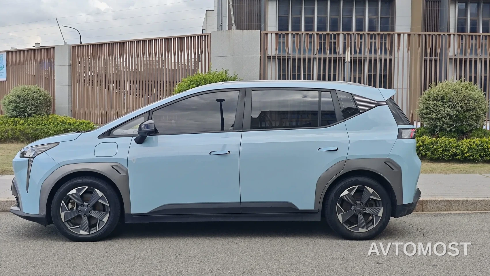 AION Y 2022 70 Smart Leader Edition LFP — фото 2