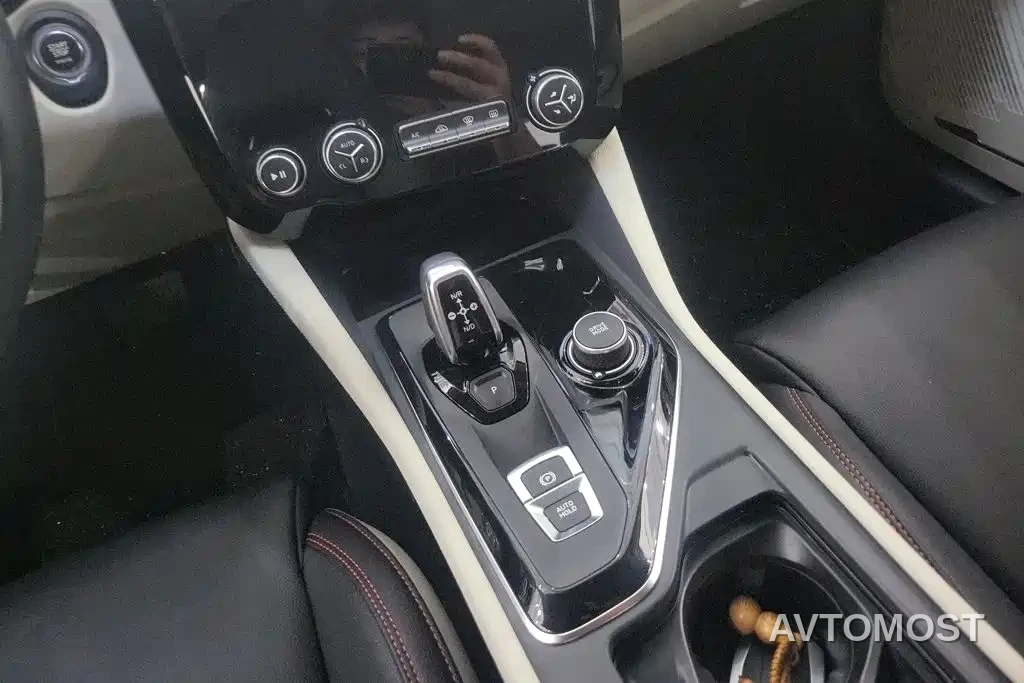 Lynk & Co 02 New Energy 2021 1.5T PHEV Plus — фото 10