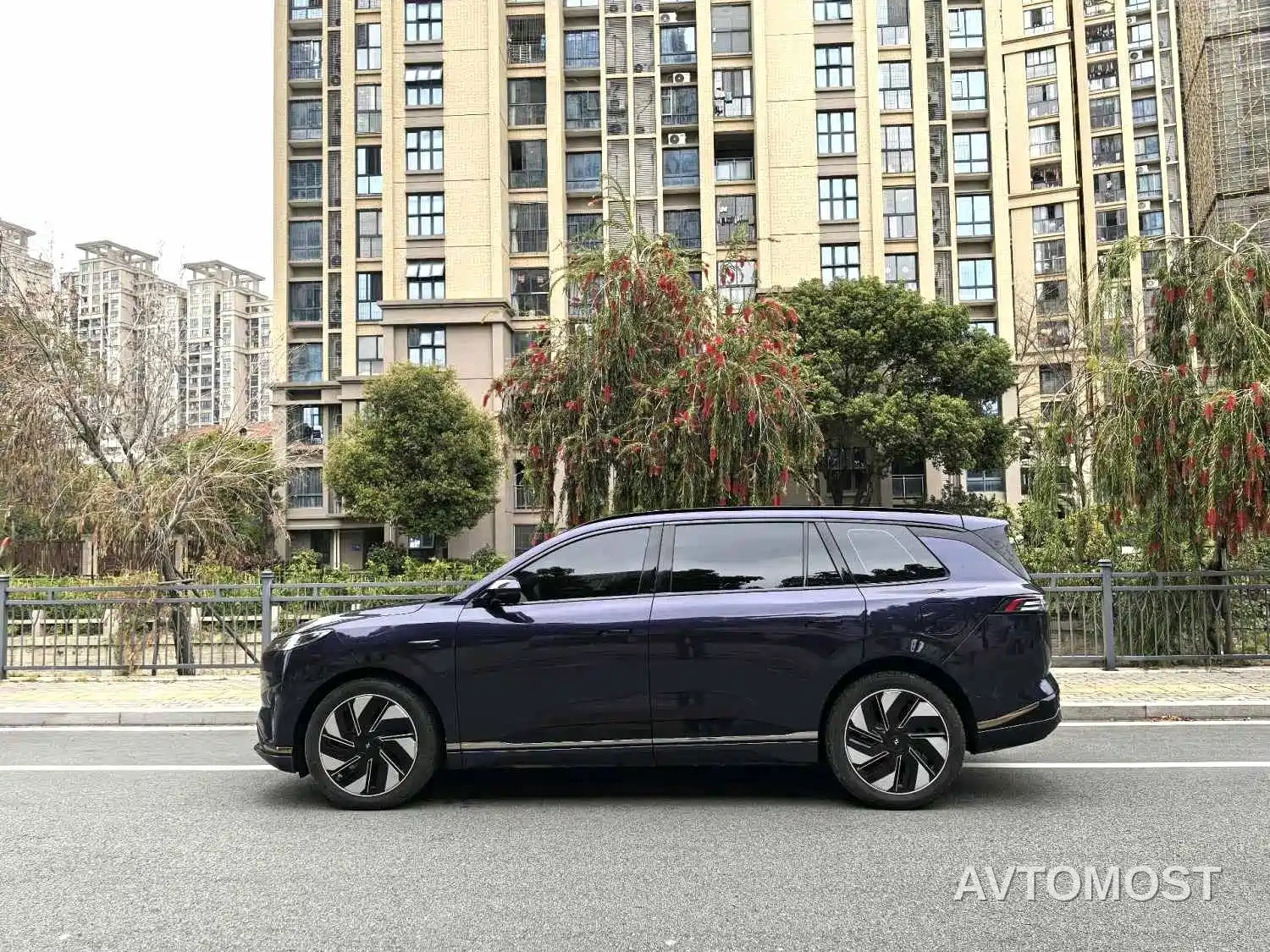 Dongfeng Yipai eπ008 2024 210Max Range Extender 6-Seater — фото 5