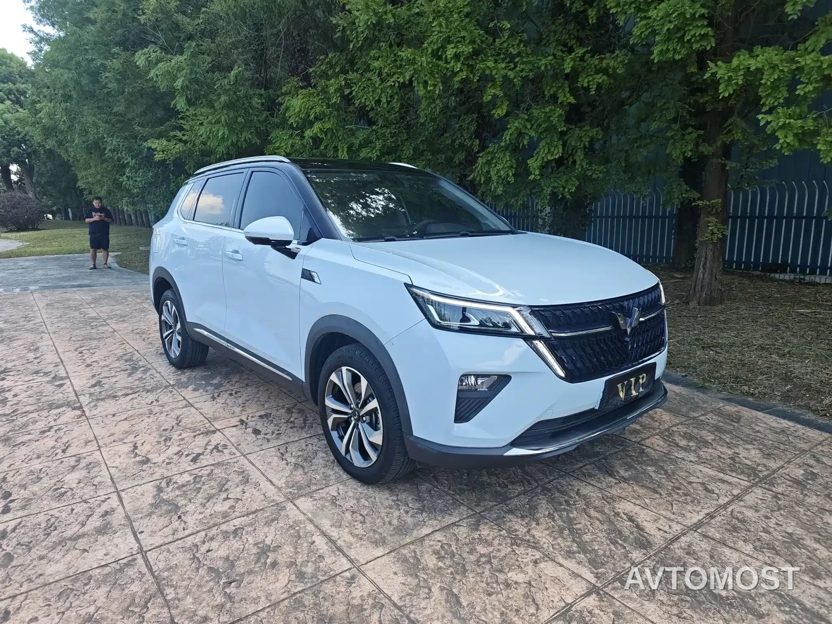 Wuling Xingchen 2022 2.0L DHT Electric Power Edition — фото 1