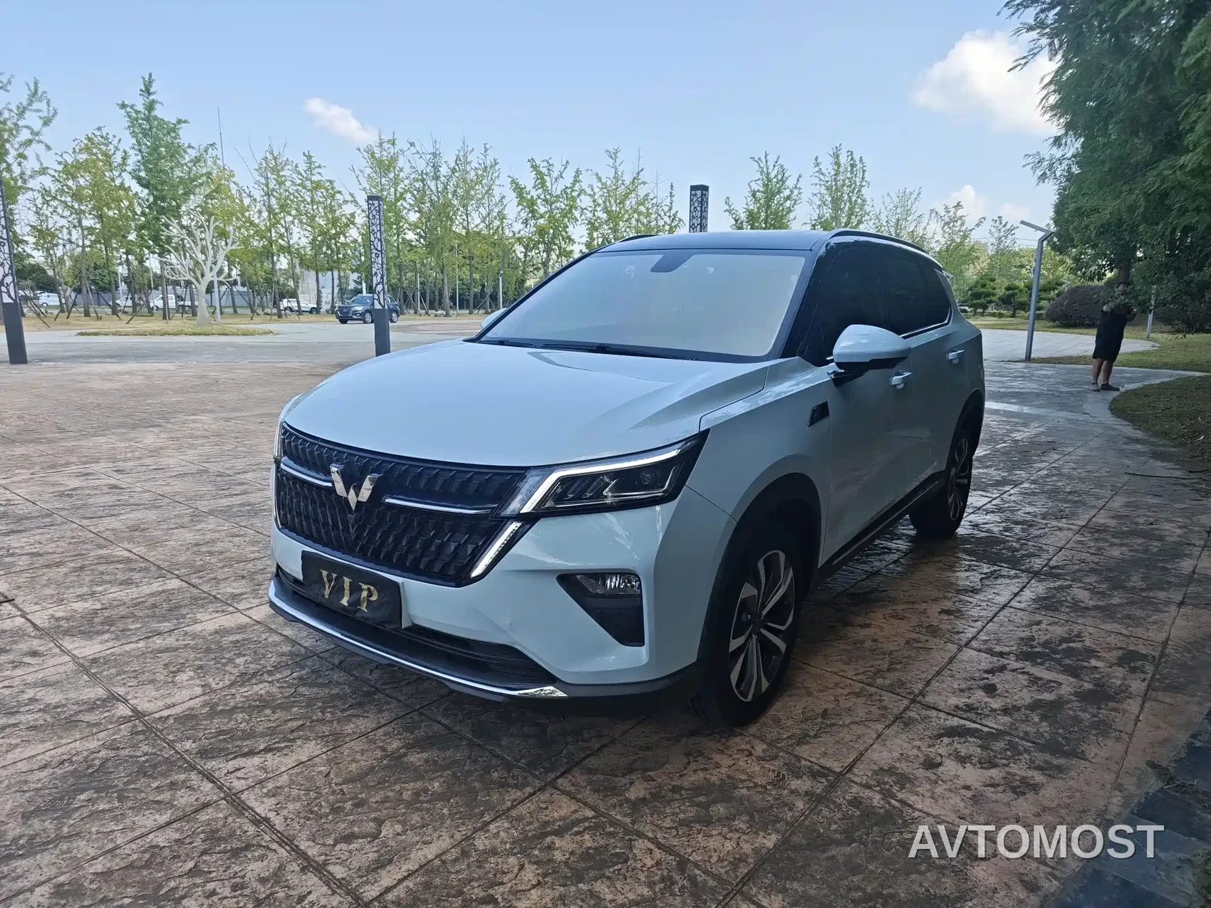 Wuling Xingchen 2022 2.0L DHT Electric Power Edition — фото 3