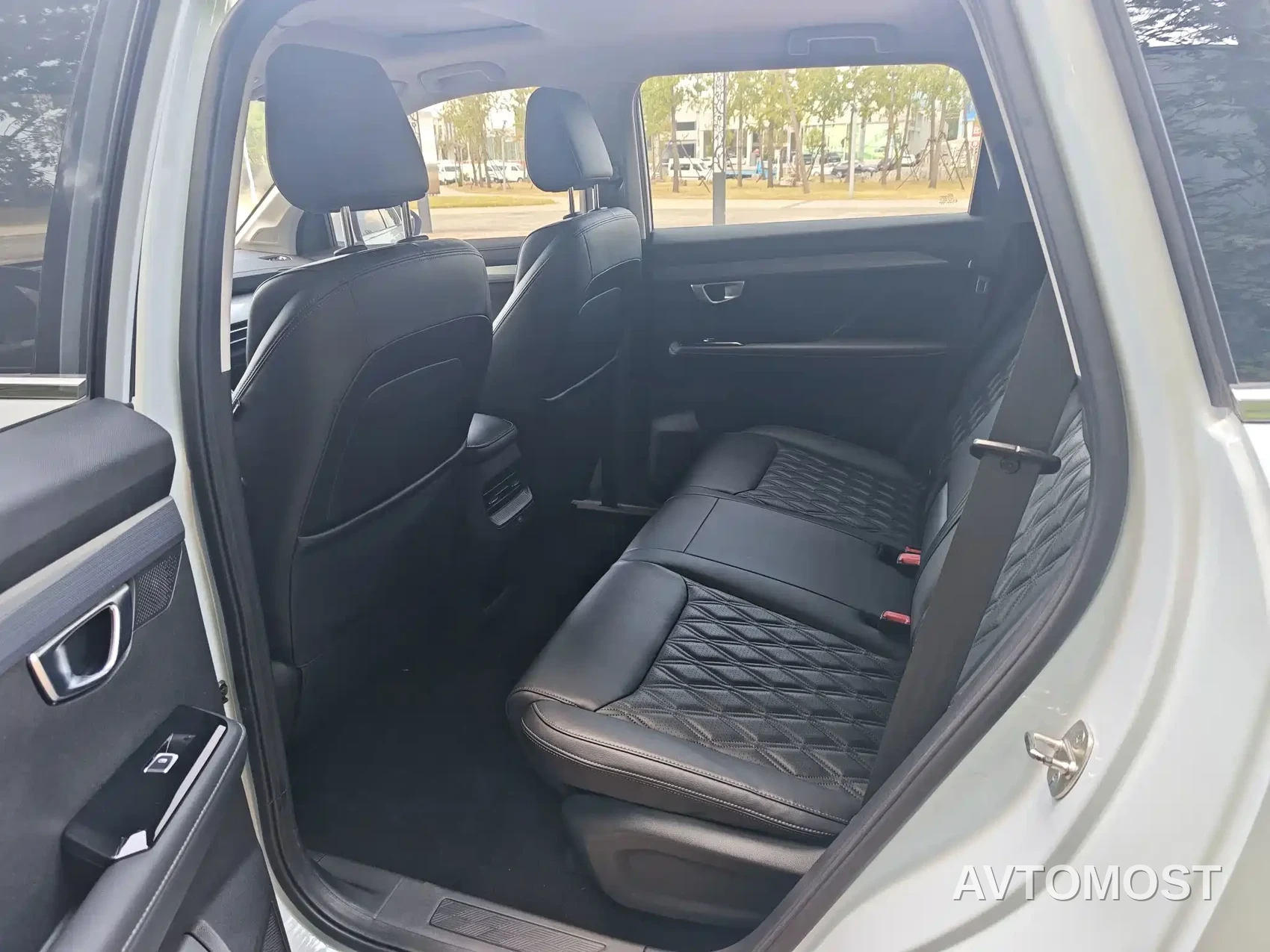 Wuling Xingchen 2022 2.0L DHT Electric Power Edition — фото 5