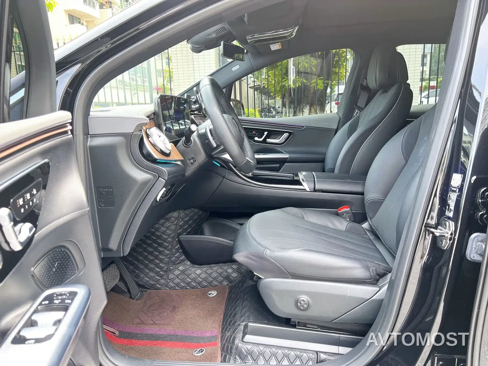 Mercedes-Benz EQE SUV 2023 350 4MATIC Pioneer Edition — фото 12