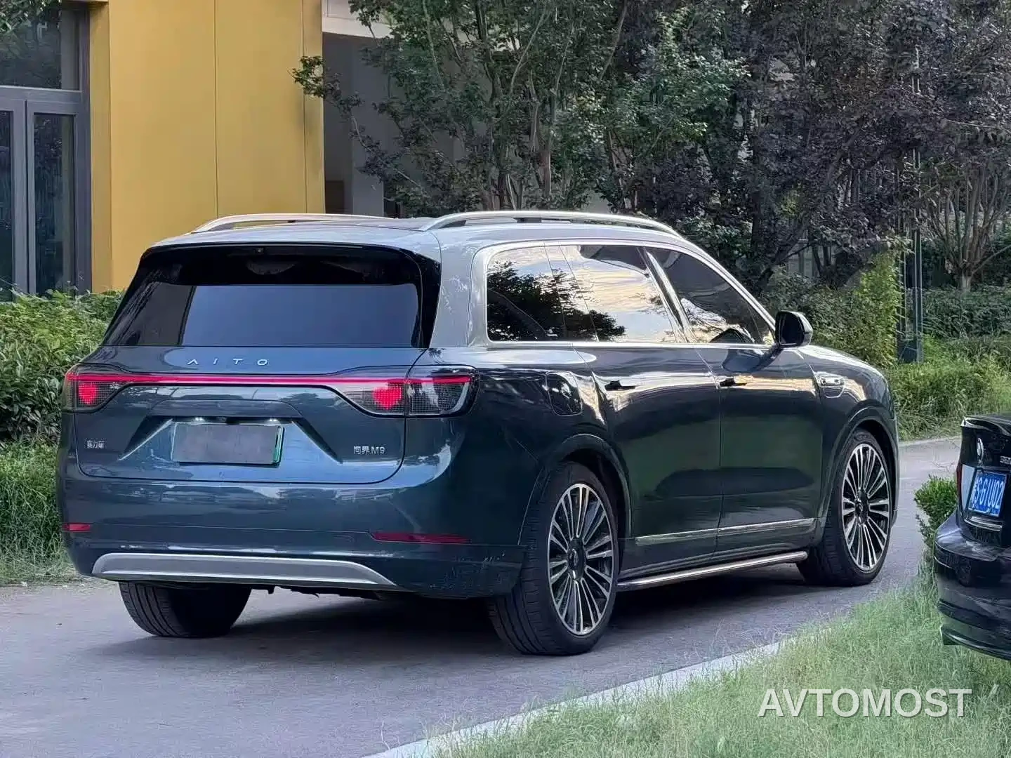 AITO M9 2024 Range Extender Max Edition 42kWh 6-seater — фото 4