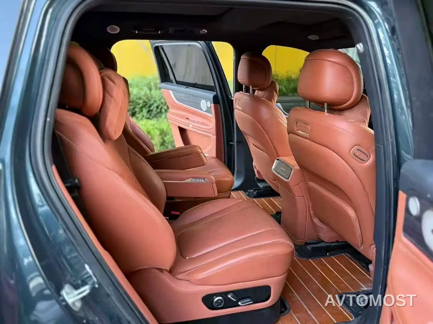 AITO M9 2024 Range Extender Max Edition 42kWh 6-seater — фото 9