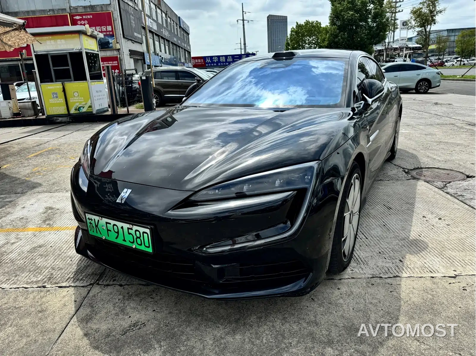Yangwang U7 2025 Model PHEV 5-Seat Luxury — фото 2
