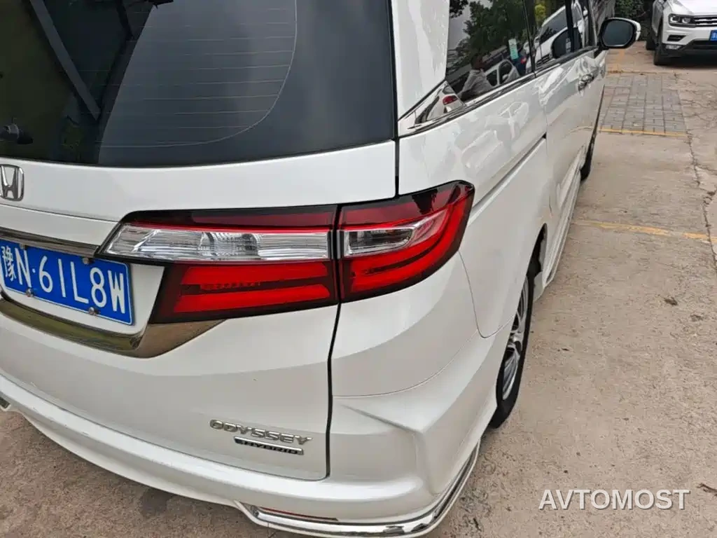 Honda Odyssey 2021 2.0L Sharp Premium Edition — фото 8