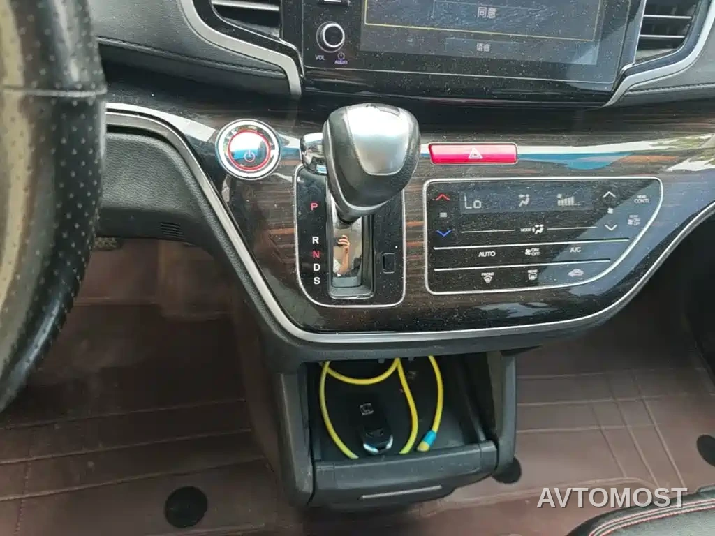 Honda Odyssey 2021 2.0L Sharp Premium Edition — фото 13