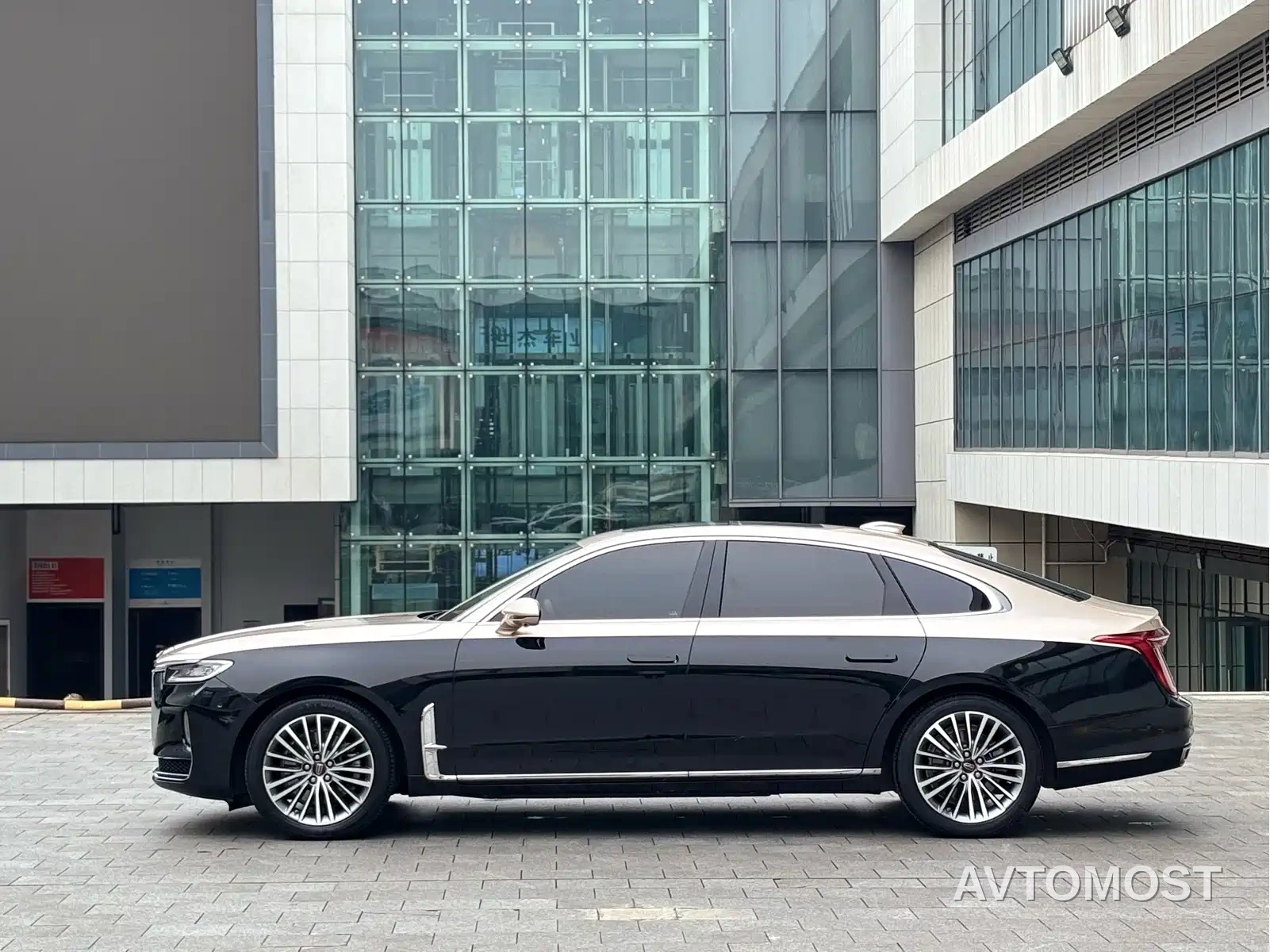Hongqi H9 2023 2.0T Smart Connectivity Flagship Edition — фото 2