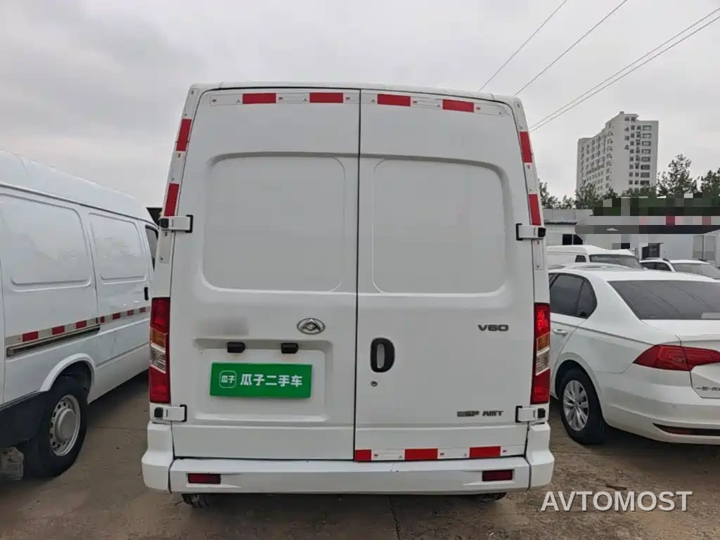 SAIC Maxus Xintu V80 2021 2.0T AMT Classic City King Short Wheelbase Medium Roof 3-Seater — фото 5