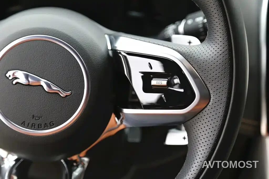 Jaguar XEL 2025 2.0T 250PS R-DYNAMIC 90th Anniversary Edition — фото 13