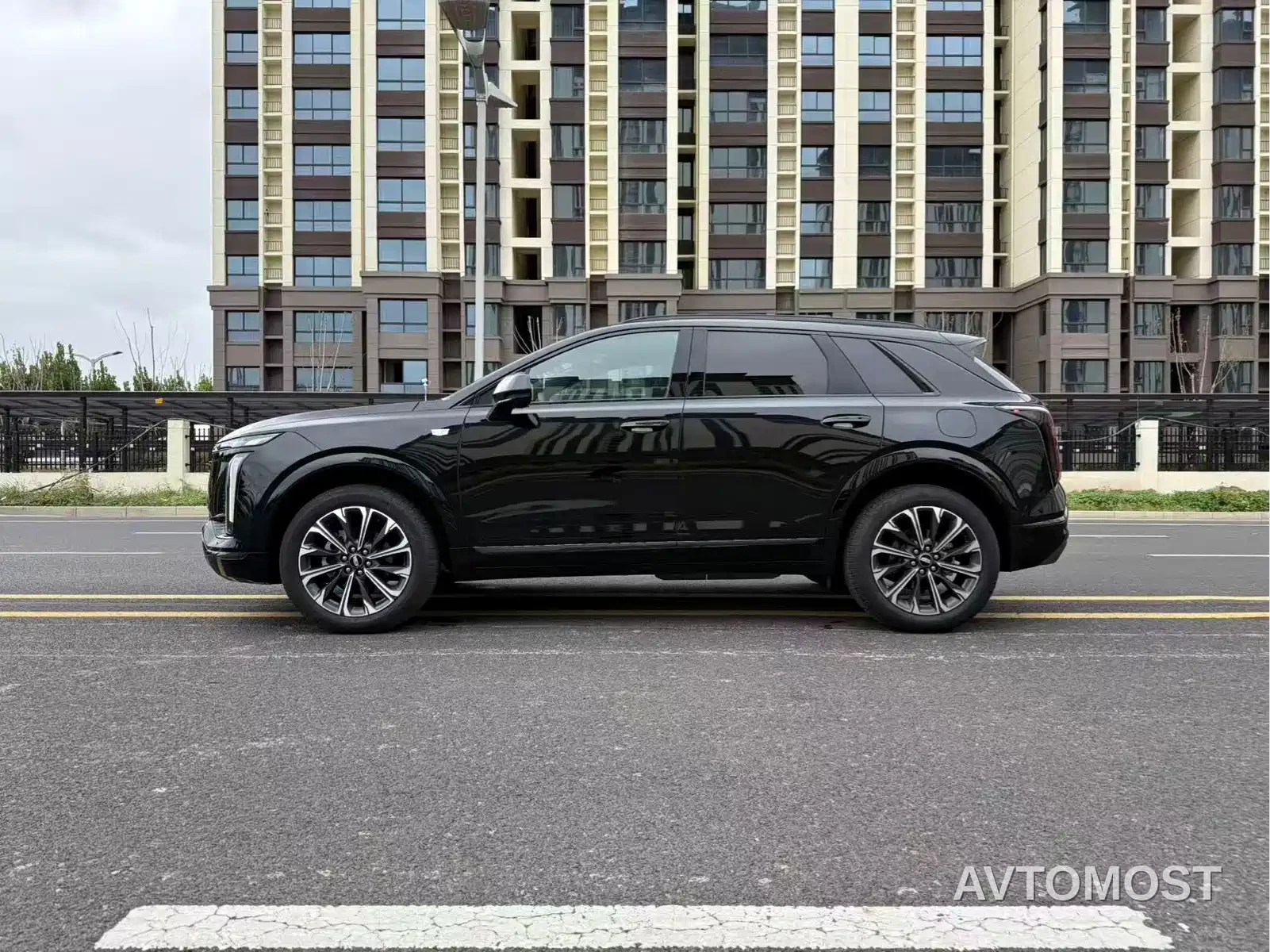 Cadillac XT5 2026 2.0T Luxury Model — фото 2
