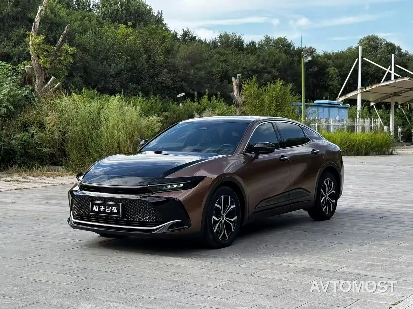 Toyota Crown SportCross 2023 2.5L SportCross HEV FWD Premium Edition — фото 1