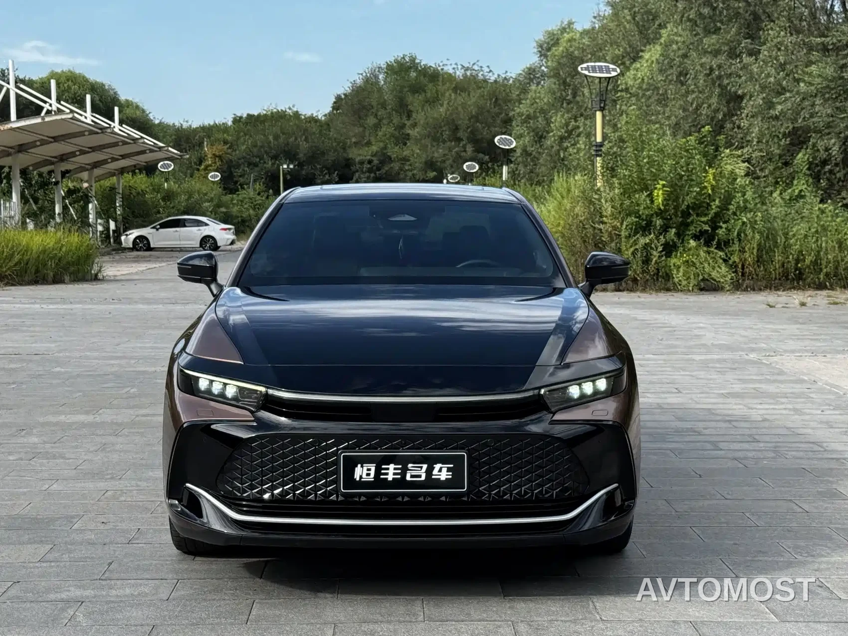 Toyota Crown SportCross 2023 2.5L SportCross HEV FWD Premium Edition — фото 2