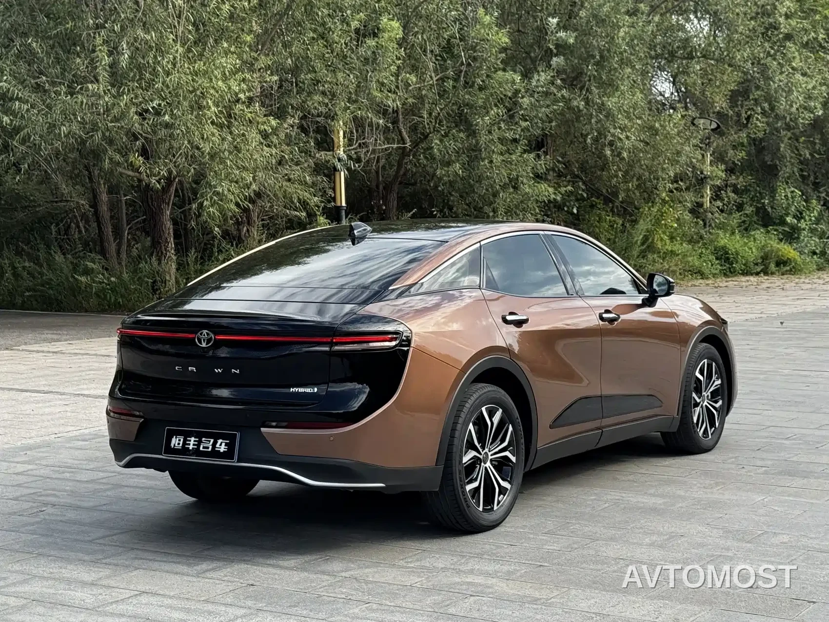 Toyota Crown SportCross 2023 2.5L SportCross HEV FWD Premium Edition — фото 5