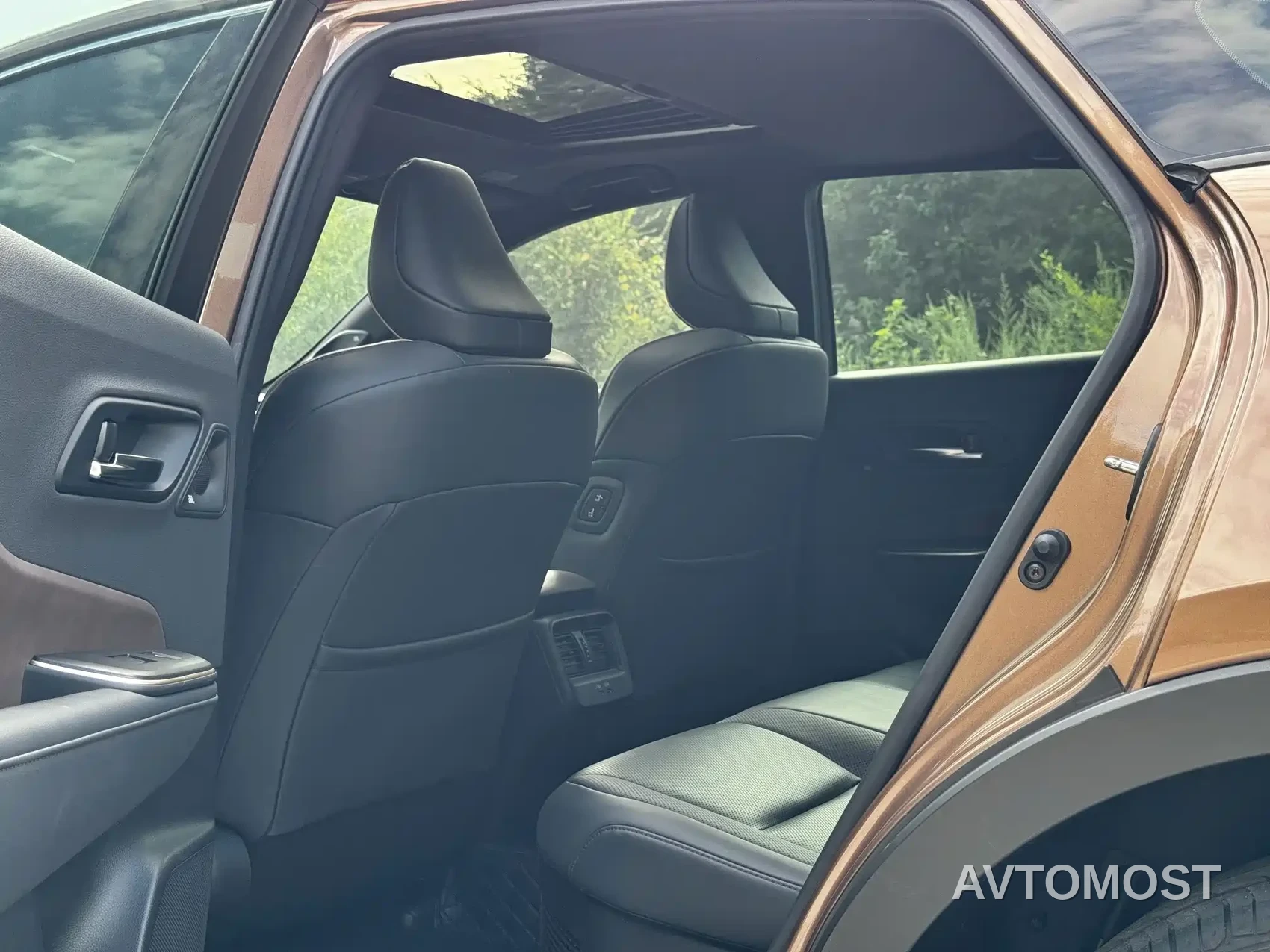 Toyota Crown SportCross 2023 2.5L SportCross HEV FWD Premium Edition — фото 7