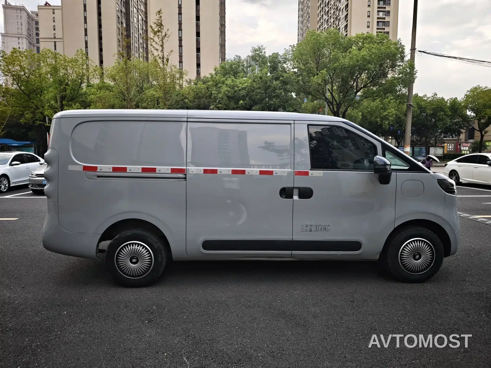 SAIC Maxus Dana V1 2023 V1 Short Wheelbase Low Roof (42kWh) — фото 3