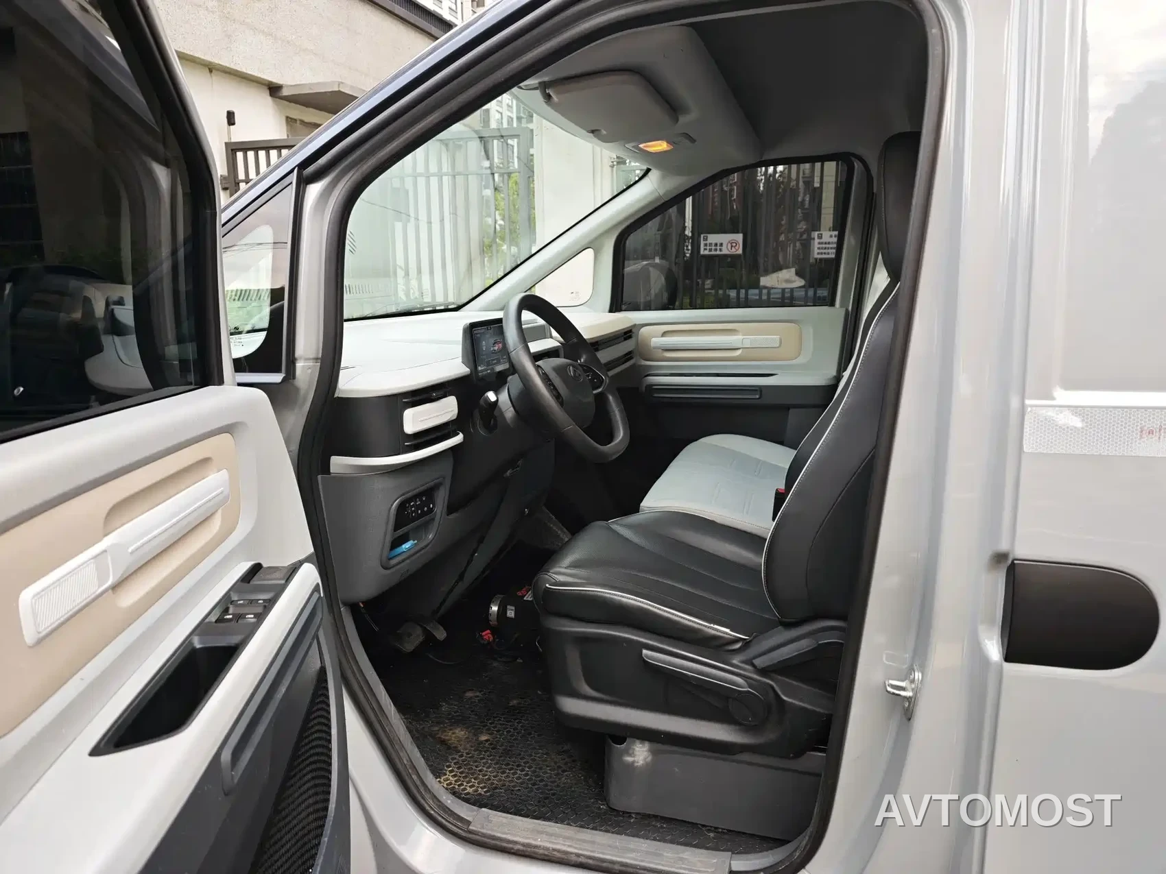 SAIC Maxus Dana V1 2023 V1 Short Wheelbase Low Roof (42kWh) — фото 4