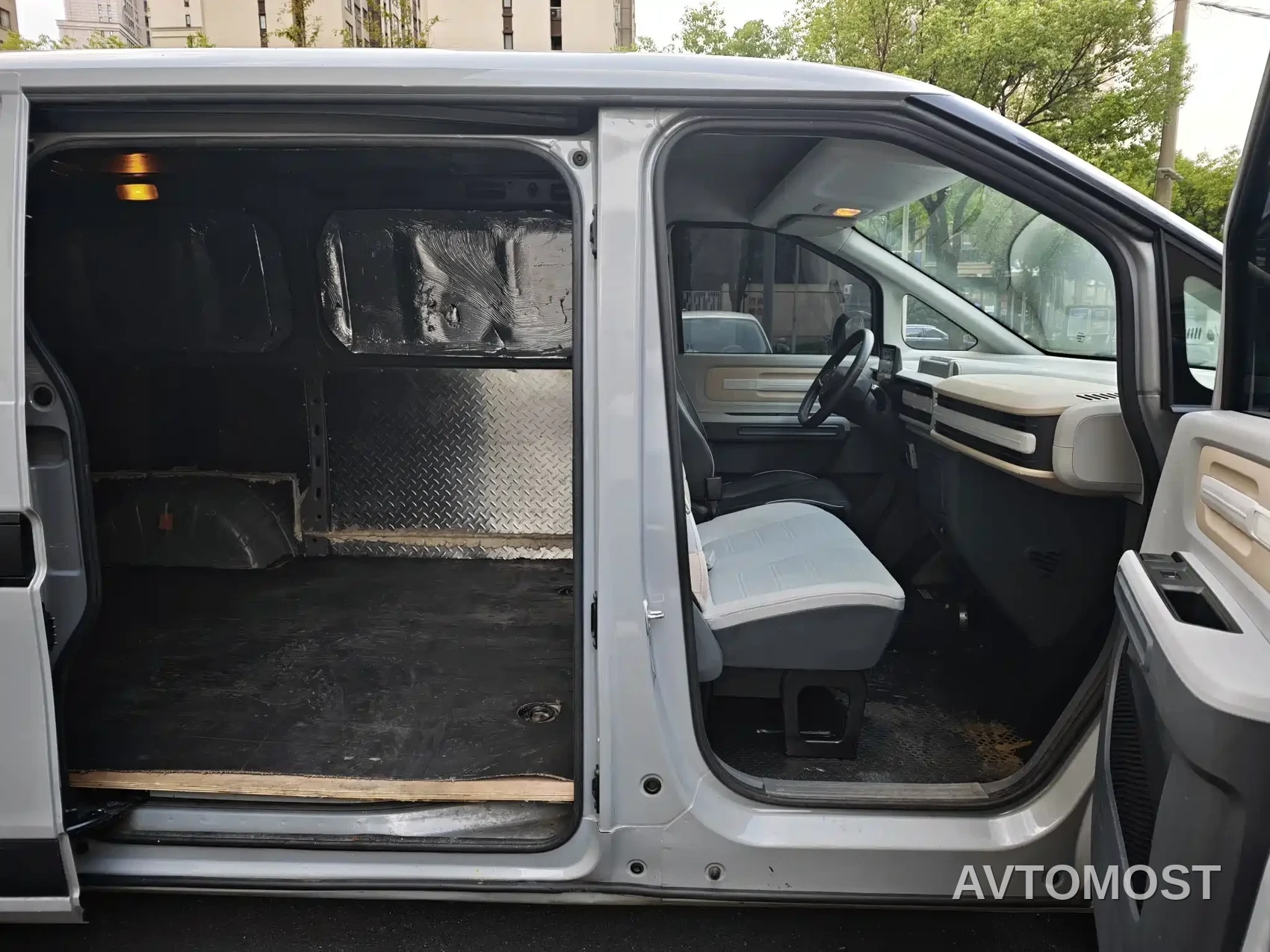 SAIC Maxus Dana V1 2023 V1 Short Wheelbase Low Roof (42kWh) — фото 6