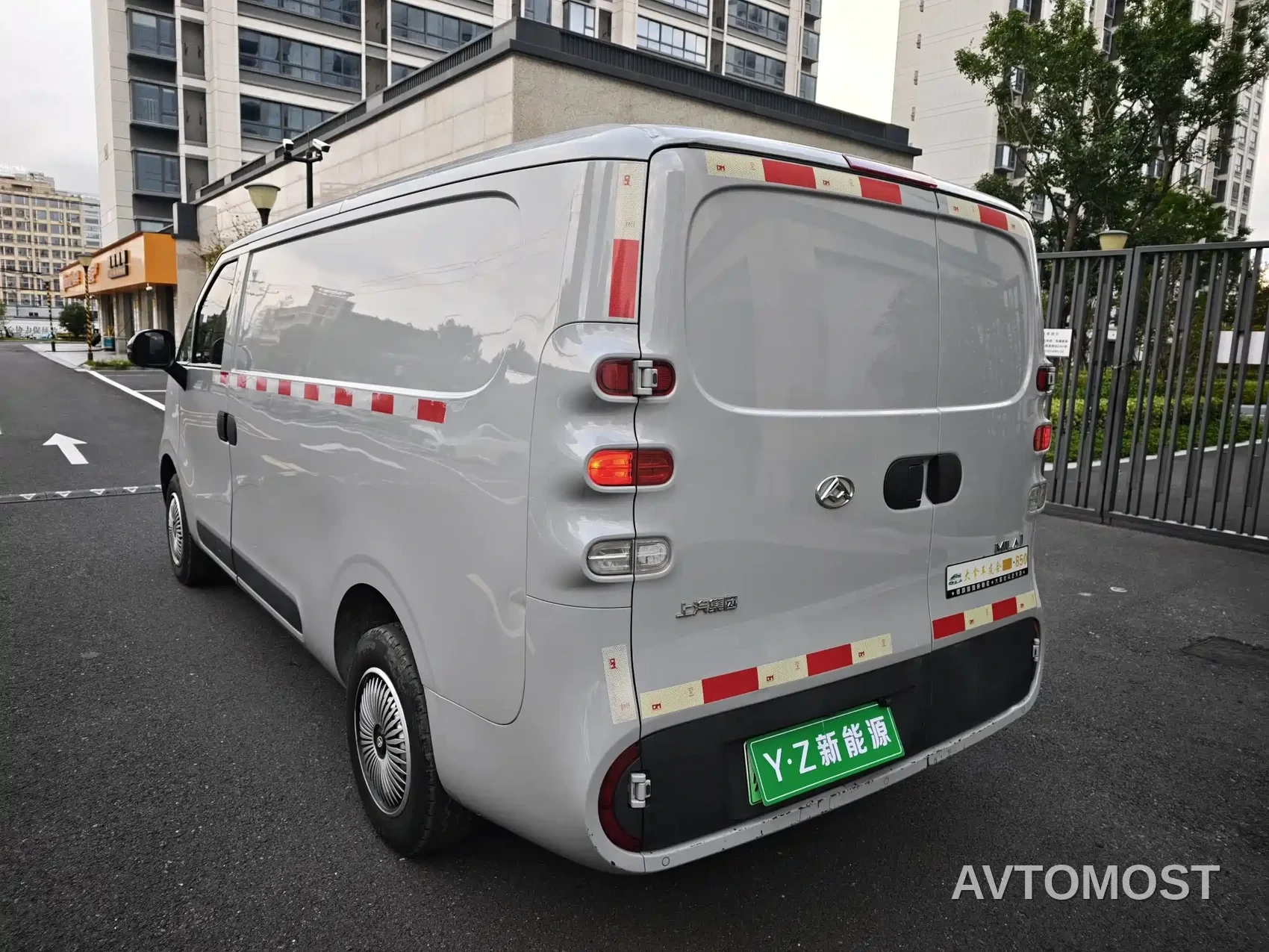 SAIC Maxus Dana V1 2023 V1 Short Wheelbase Low Roof (42kWh) — фото 12