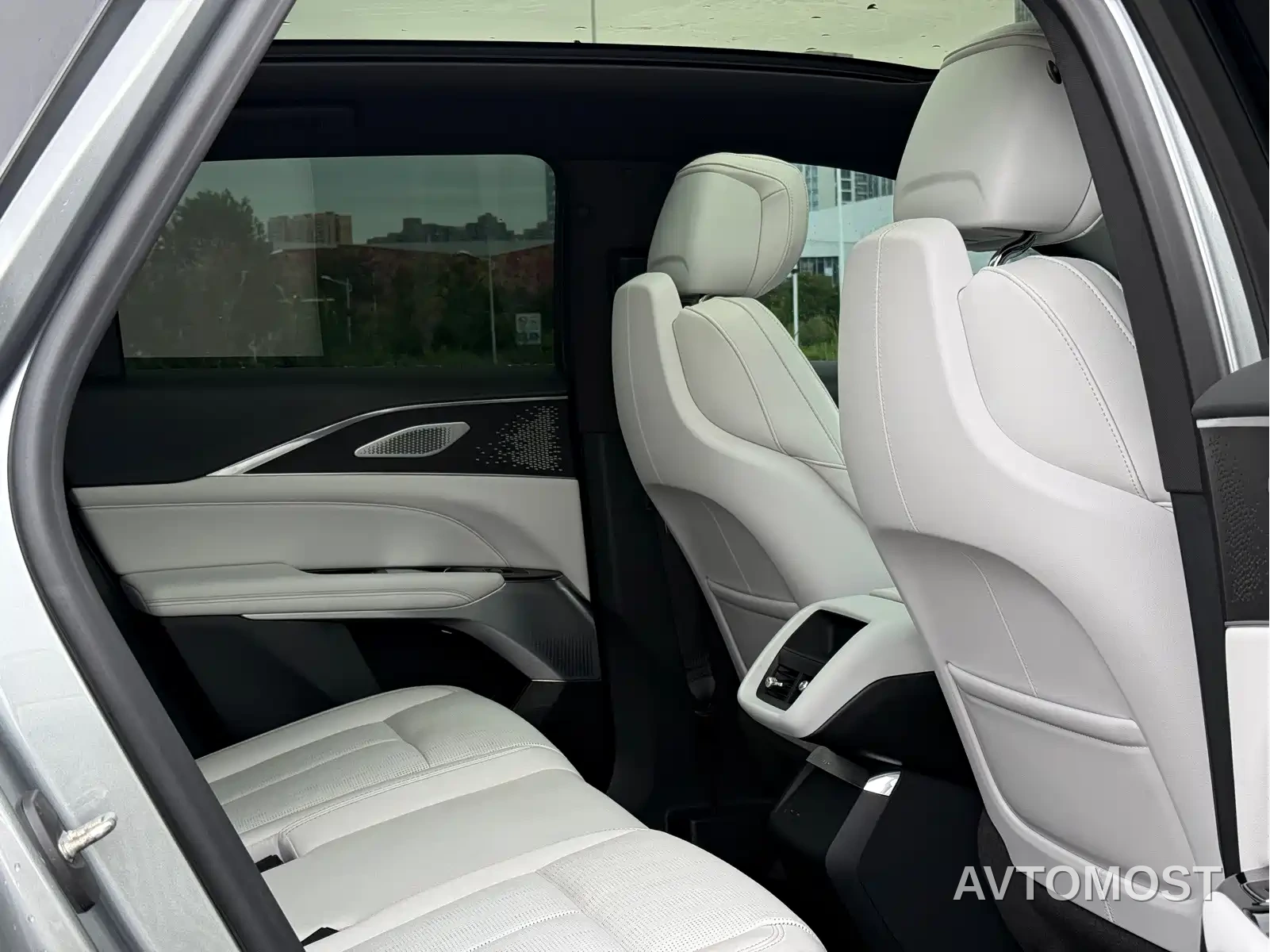 Cadillac IQ Rui Ge 2022 RWD Long Range Luxury Edition — фото 9
