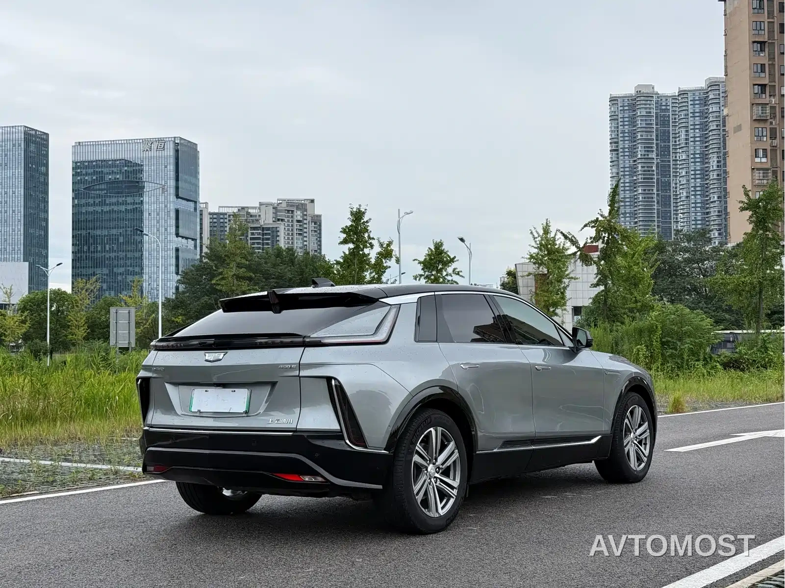 Cadillac IQ Rui Ge 2022 RWD Long Range Luxury Edition — фото 12