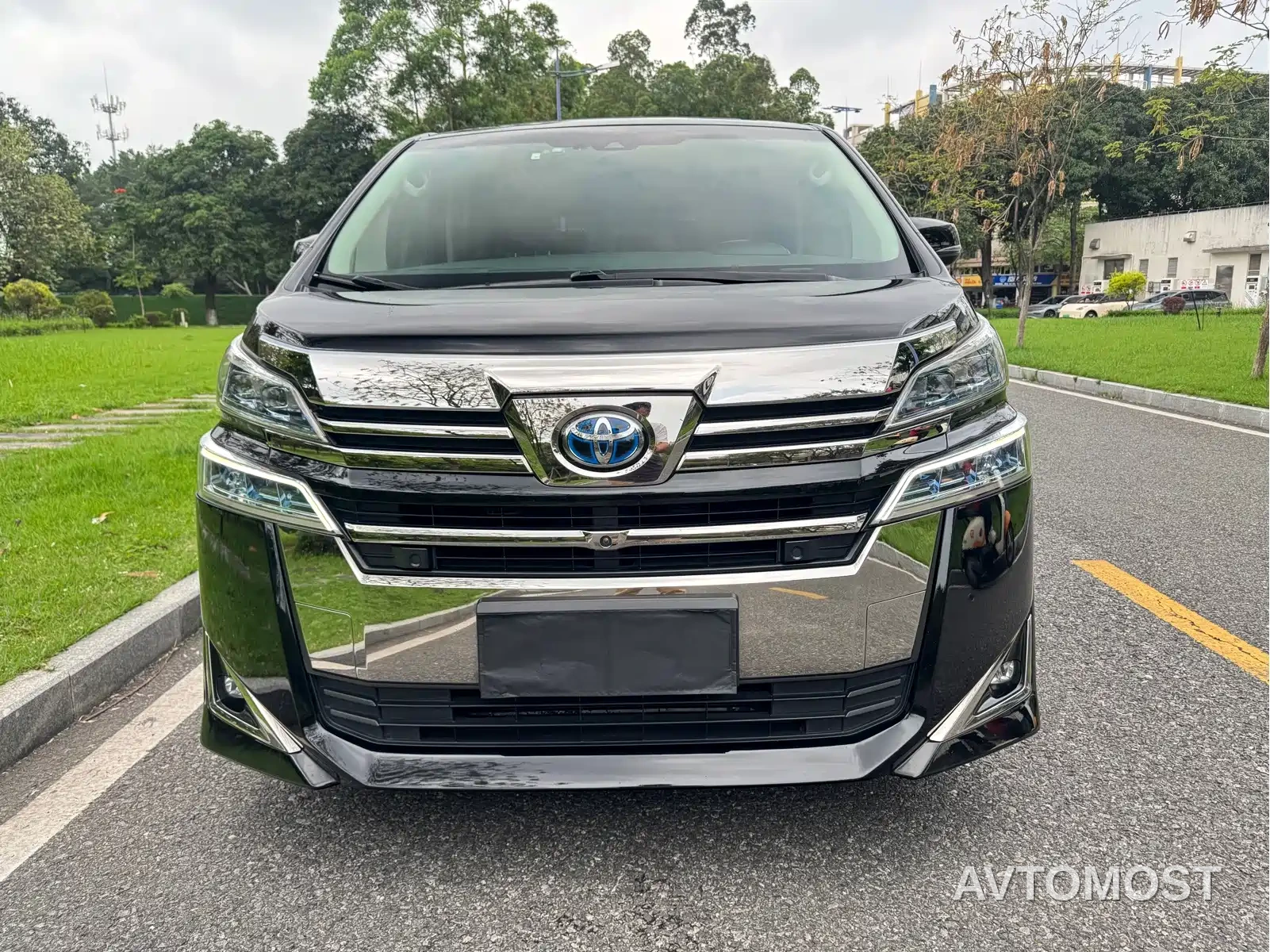 Toyota Vellfire 2020 Twin Engine 2.5L HV Luxury Edition — фото 2