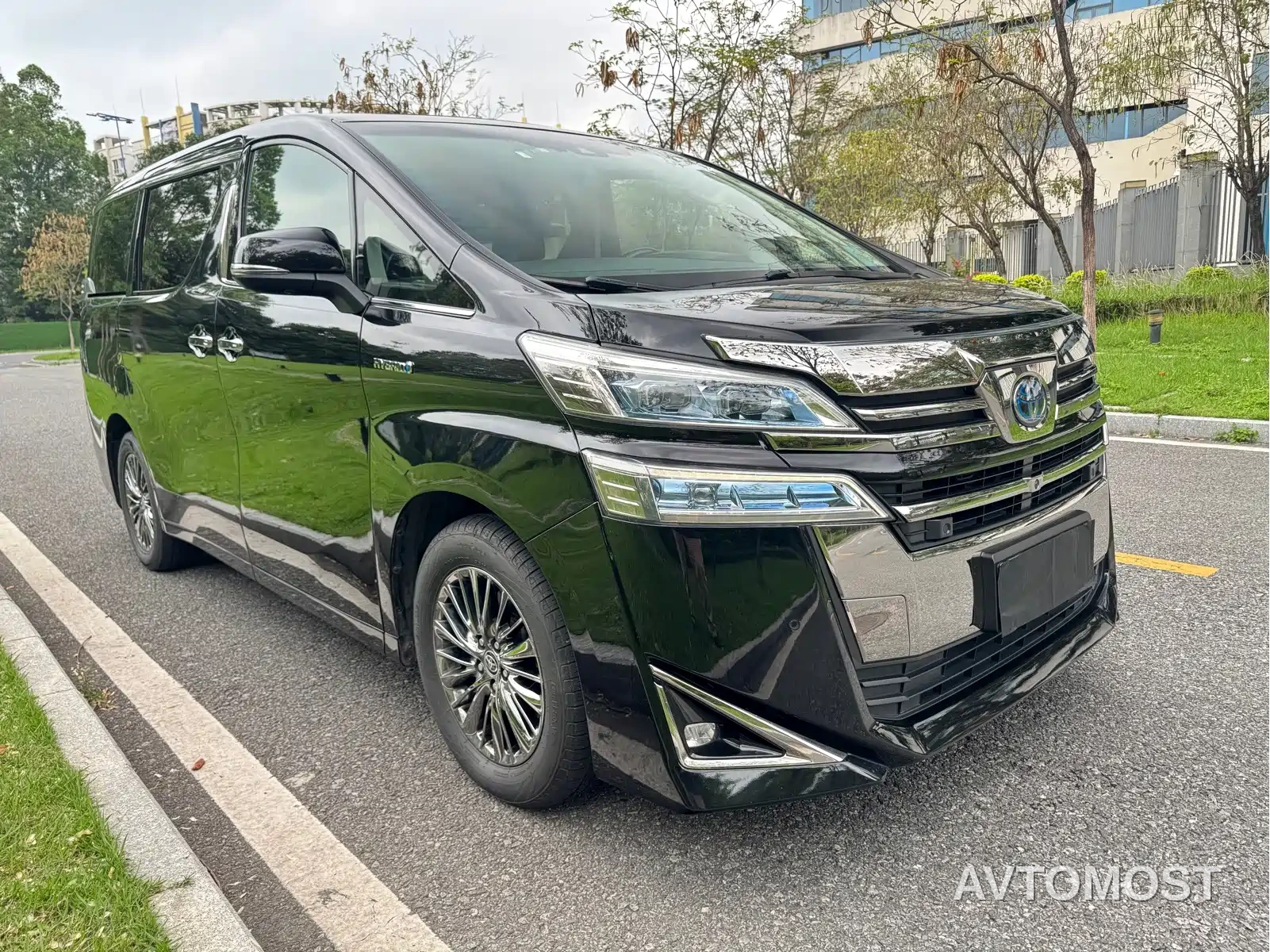 Toyota Vellfire 2020 Twin Engine 2.5L HV Luxury Edition — фото 3