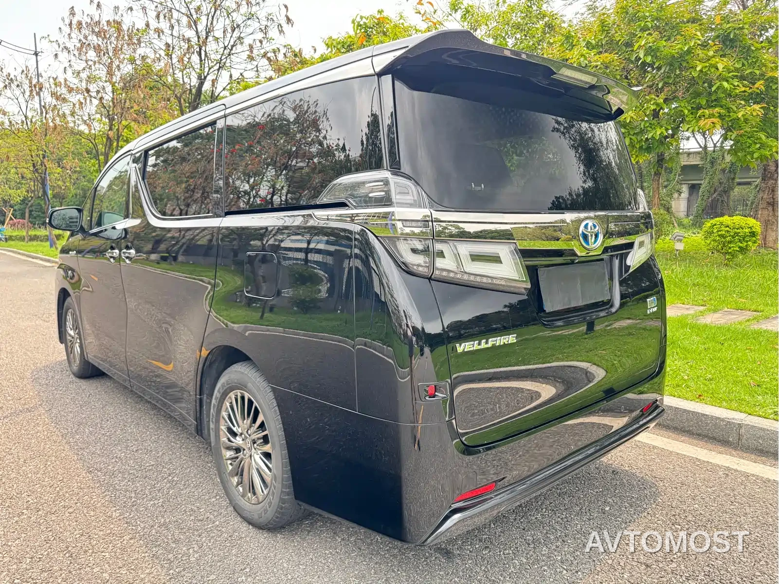 Toyota Vellfire 2020 Twin Engine 2.5L HV Luxury Edition — фото 6